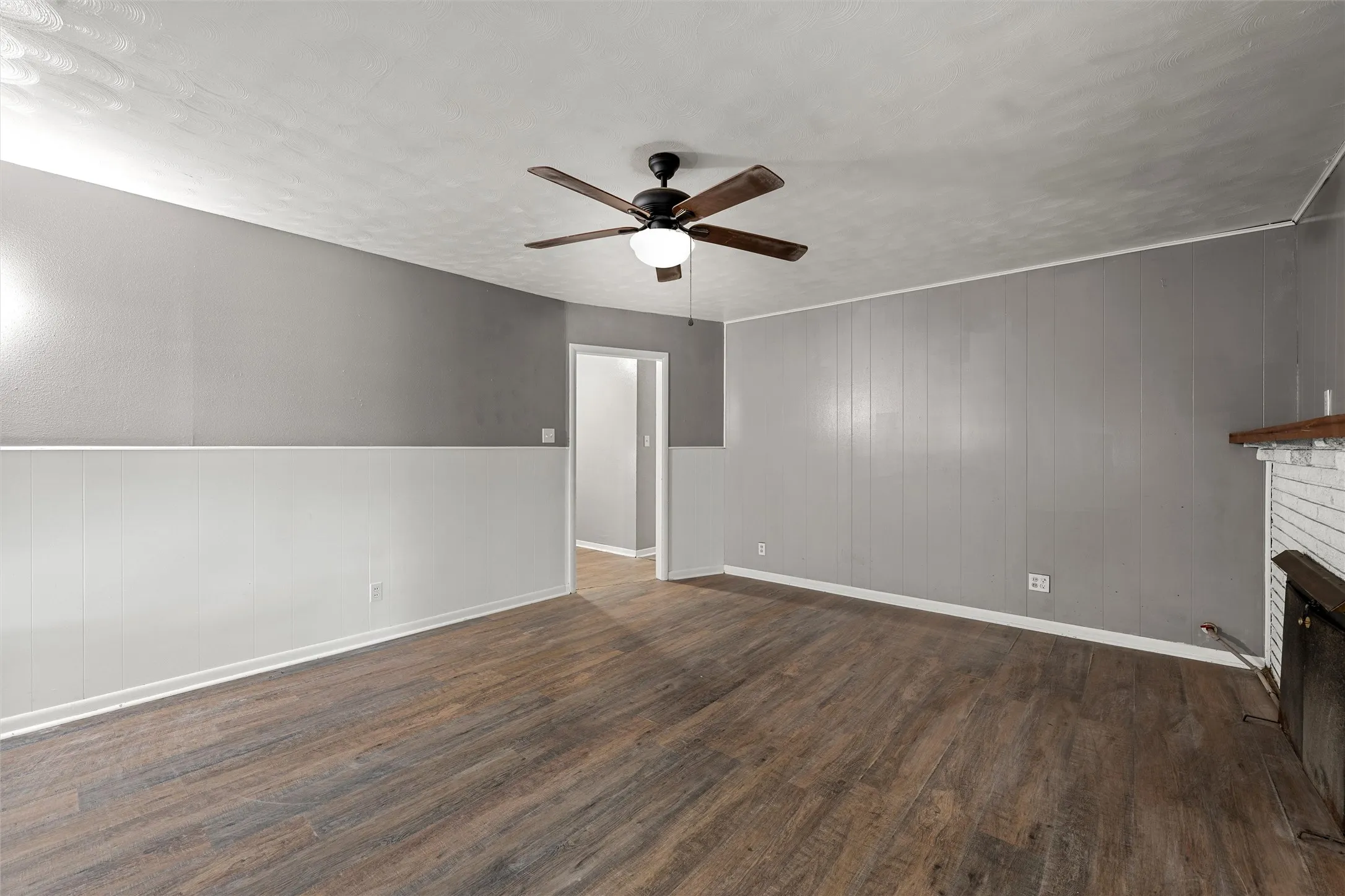 Single Family Residence For Sale in Mc Lennan County , 733 W 5th Street, Mc Gregor, Texas 76657, 3 Bedroom, 2 Bathroom, 2 Garage spaces, 1,658 Sqft, built in 1960, mls#21309638, Real Estate Agent in Mc Gregor, Homes For Sale in Mc Lennan county, Homes For Sale in Mc Gregor, Realtor in Mc Gregor Texas, Real Estate Brokerage Independent Realty Texas, Luminita Cordes Realtor