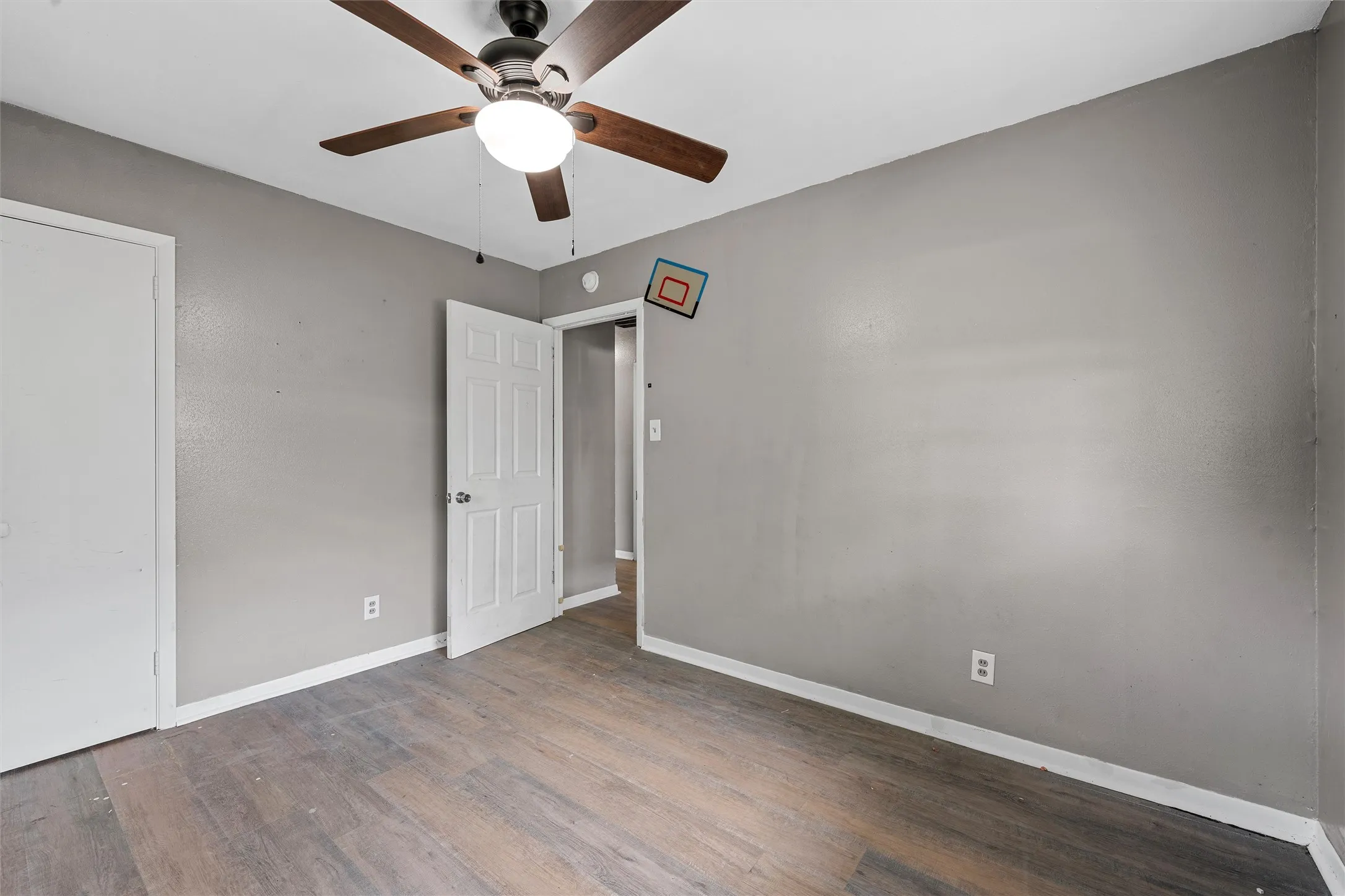 Single Family Residence For Sale in Mc Lennan County , 733 W 5th Street, Mc Gregor, Texas 76657, 3 Bedroom, 2 Bathroom, 2 Garage spaces, 1,658 Sqft, built in 1960, mls#21309638, Real Estate Agent in Mc Gregor, Homes For Sale in Mc Lennan county, Homes For Sale in Mc Gregor, Realtor in Mc Gregor Texas, Real Estate Brokerage Independent Realty Texas, Luminita Cordes Realtor
