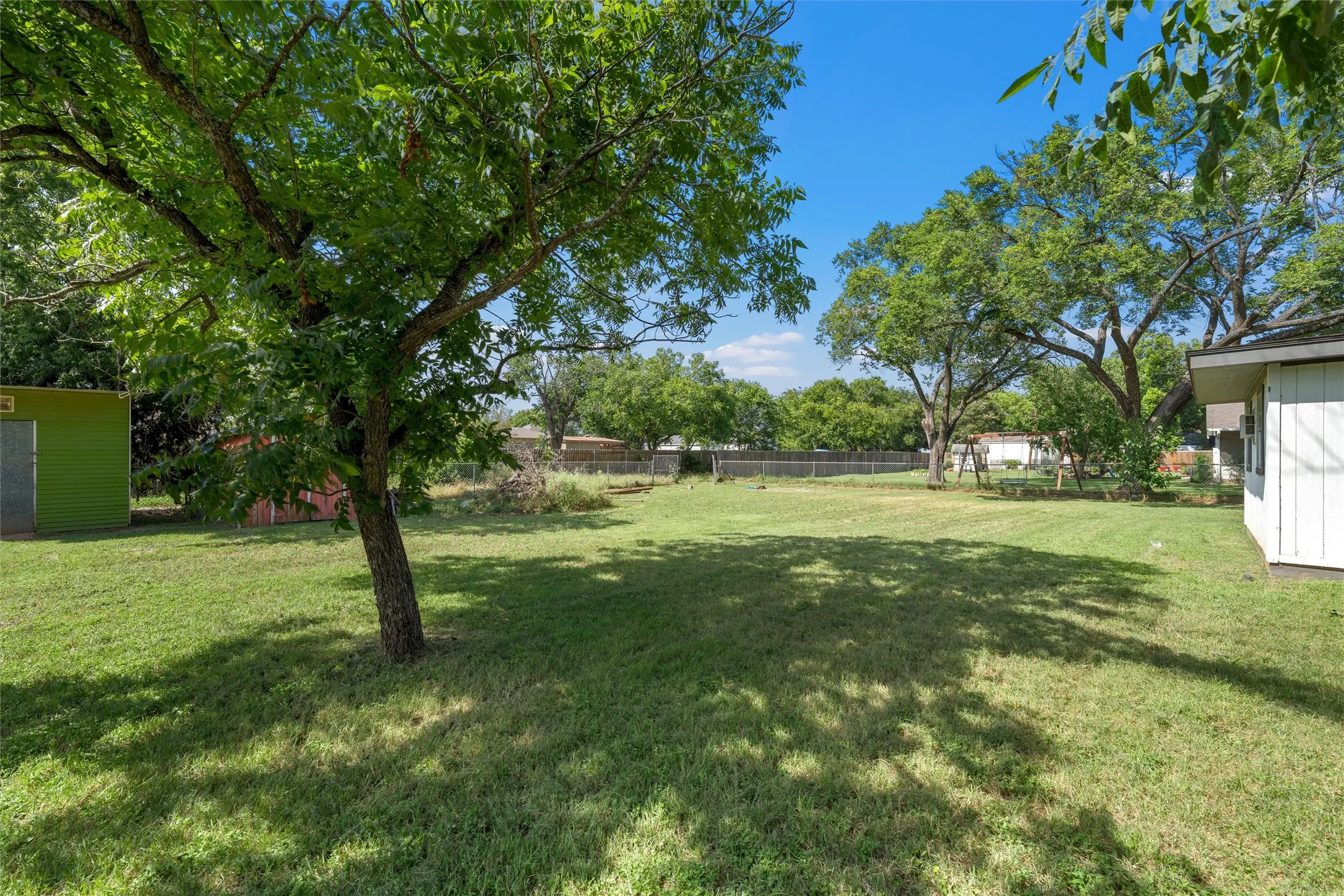 Single Family Residence For Sale in Mc Lennan County , 733 W 5th Street, Mc Gregor, Texas 76657, 3 Bedroom, 2 Bathroom, 2 Garage spaces, 1,658 Sqft, built in 1960, mls#21309638, Real Estate Agent in Mc Gregor, Homes For Sale in Mc Lennan county, Homes For Sale in Mc Gregor, Realtor in Mc Gregor Texas, Real Estate Brokerage Independent Realty Texas, Luminita Cordes Realtor