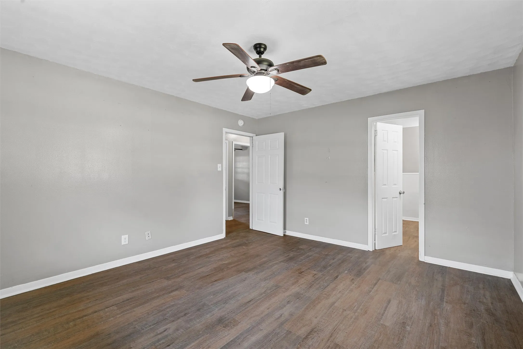 Single Family Residence For Sale in Mc Lennan County , 733 W 5th Street, Mc Gregor, Texas 76657, 3 Bedroom, 2 Bathroom, 2 Garage spaces, 1,658 Sqft, built in 1960, mls#21309638, Real Estate Agent in Mc Gregor, Homes For Sale in Mc Lennan county, Homes For Sale in Mc Gregor, Realtor in Mc Gregor Texas, Real Estate Brokerage Independent Realty Texas, Luminita Cordes Realtor