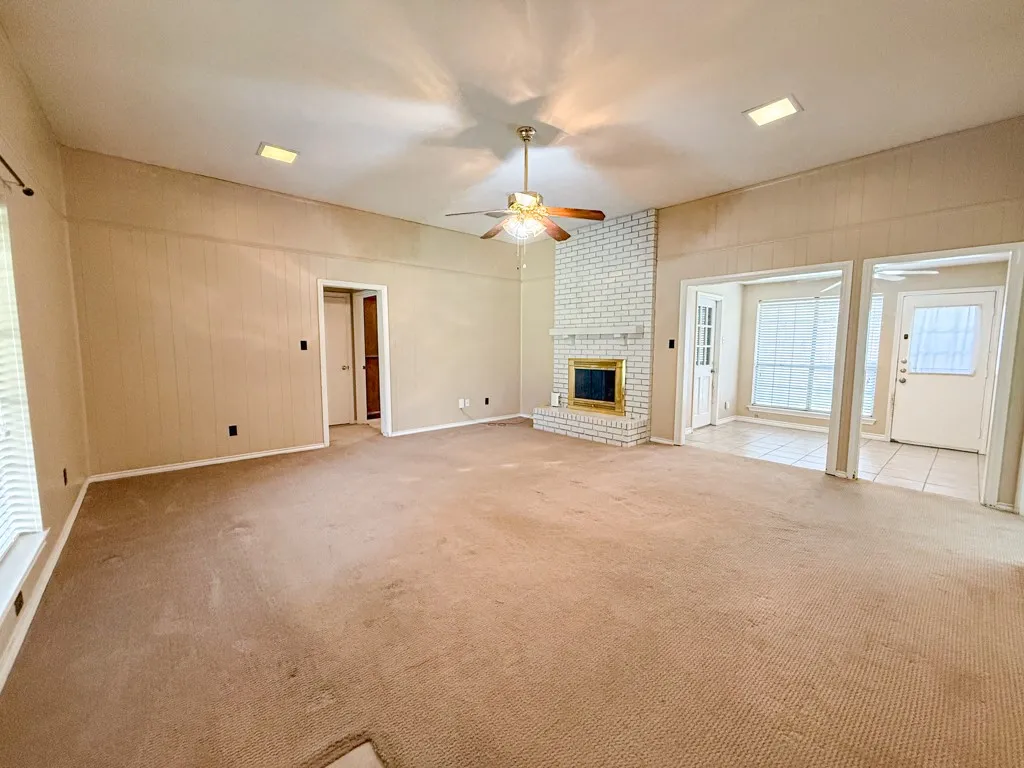 Single Family Residence For Sale in Rockwall County , 314 Shepards Hill Drive, Rockwall, Texas 75087, 3 Bedroom, 2 Bathroom, 2 Garage spaces, 1,687 Sqft, built in 1978, mls#21311913, Real Estate Agent in Rockwall, Homes For Sale in Rockwall county, Homes For Sale in Rockwall, Realtor in Rockwall Texas, Real Estate Brokerage Independent Realty Texas, Luminita Cordes Realtor
