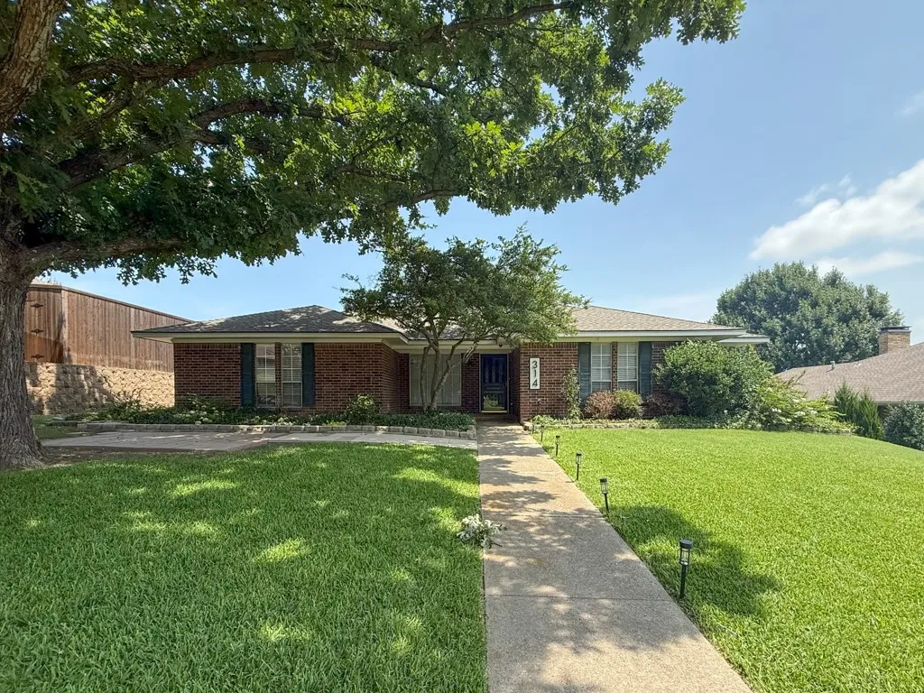 Single Family Residence For Sale in Rockwall County , 314 Shepards Hill Drive, Rockwall, Texas 75087, 3 Bedroom, 2 Bathroom, 2 Garage spaces, 1,687 Sqft, built in 1978, mls#21311913, Real Estate Agent in Rockwall, Homes For Sale in Rockwall county, Homes For Sale in Rockwall, Realtor in Rockwall Texas, Real Estate Brokerage Independent Realty Texas, Luminita Cordes Realtor