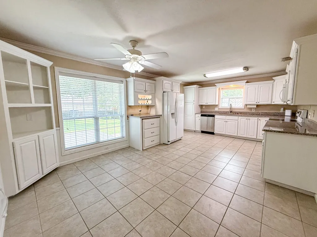 Single Family Residence For Sale in Rockwall County , 314 Shepards Hill Drive, Rockwall, Texas 75087, 3 Bedroom, 2 Bathroom, 2 Garage spaces, 1,687 Sqft, built in 1978, mls#21311913, Real Estate Agent in Rockwall, Homes For Sale in Rockwall county, Homes For Sale in Rockwall, Realtor in Rockwall Texas, Real Estate Brokerage Independent Realty Texas, Luminita Cordes Realtor