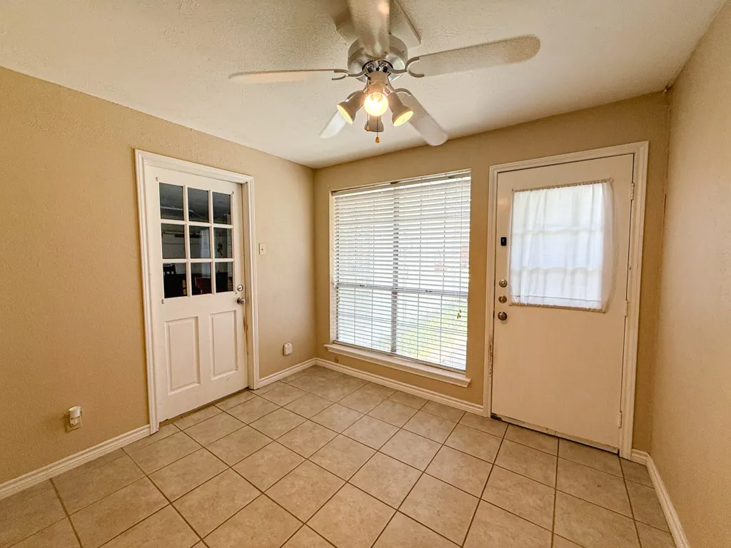 Single Family Residence For Sale in Rockwall County , 314 Shepards Hill Drive, Rockwall, Texas 75087, 3 Bedroom, 2 Bathroom, 2 Garage spaces, 1,687 Sqft, built in 1978, mls#21311913, Real Estate Agent in Rockwall, Homes For Sale in Rockwall county, Homes For Sale in Rockwall, Realtor in Rockwall Texas, Real Estate Brokerage Independent Realty Texas, Luminita Cordes Realtor