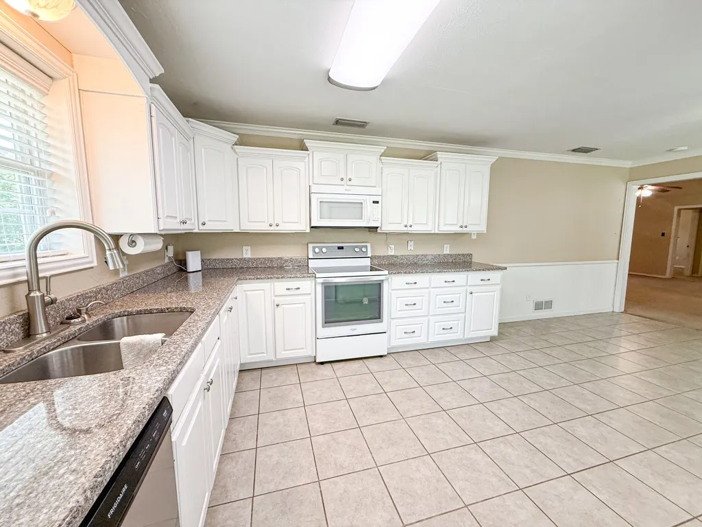 Single Family Residence For Sale in Rockwall County , 314 Shepards Hill Drive, Rockwall, Texas 75087, 3 Bedroom, 2 Bathroom, 2 Garage spaces, 1,687 Sqft, built in 1978, mls#21311913, Real Estate Agent in Rockwall, Homes For Sale in Rockwall county, Homes For Sale in Rockwall, Realtor in Rockwall Texas, Real Estate Brokerage Independent Realty Texas, Luminita Cordes Realtor