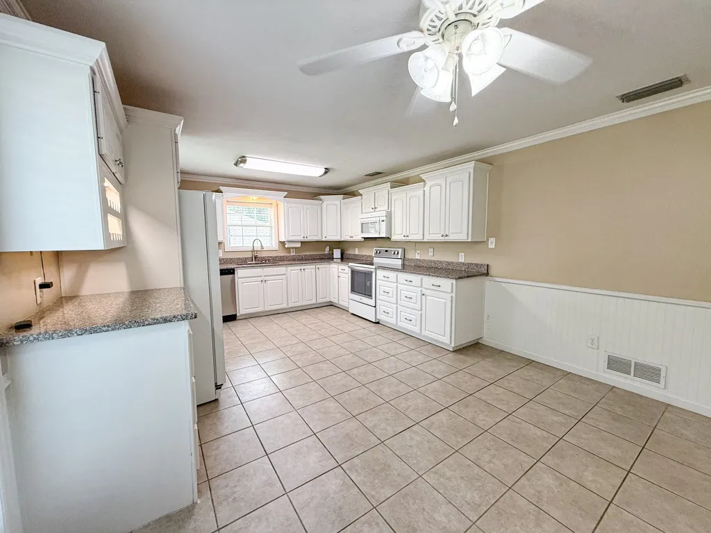 Single Family Residence For Sale in Rockwall County , 314 Shepards Hill Drive, Rockwall, Texas 75087, 3 Bedroom, 2 Bathroom, 2 Garage spaces, 1,687 Sqft, built in 1978, mls#21311913, Real Estate Agent in Rockwall, Homes For Sale in Rockwall county, Homes For Sale in Rockwall, Realtor in Rockwall Texas, Real Estate Brokerage Independent Realty Texas, Luminita Cordes Realtor