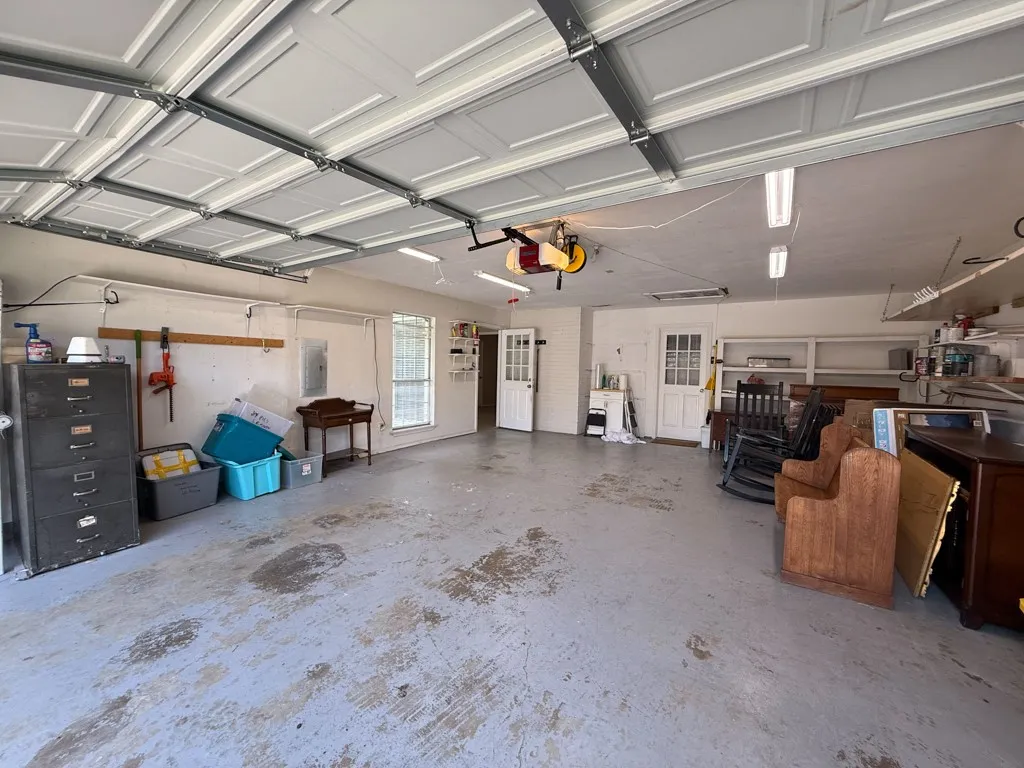 Single Family Residence For Sale in Rockwall County , 314 Shepards Hill Drive, Rockwall, Texas 75087, 3 Bedroom, 2 Bathroom, 2 Garage spaces, 1,687 Sqft, built in 1978, mls#21311913, Real Estate Agent in Rockwall, Homes For Sale in Rockwall county, Homes For Sale in Rockwall, Realtor in Rockwall Texas, Real Estate Brokerage Independent Realty Texas, Luminita Cordes Realtor