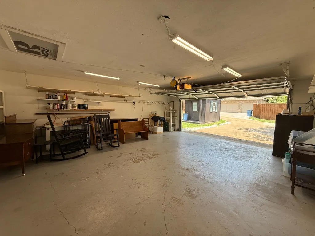 Single Family Residence For Sale in Rockwall County , 314 Shepards Hill Drive, Rockwall, Texas 75087, 3 Bedroom, 2 Bathroom, 2 Garage spaces, 1,687 Sqft, built in 1978, mls#21311913, Real Estate Agent in Rockwall, Homes For Sale in Rockwall county, Homes For Sale in Rockwall, Realtor in Rockwall Texas, Real Estate Brokerage Independent Realty Texas, Luminita Cordes Realtor