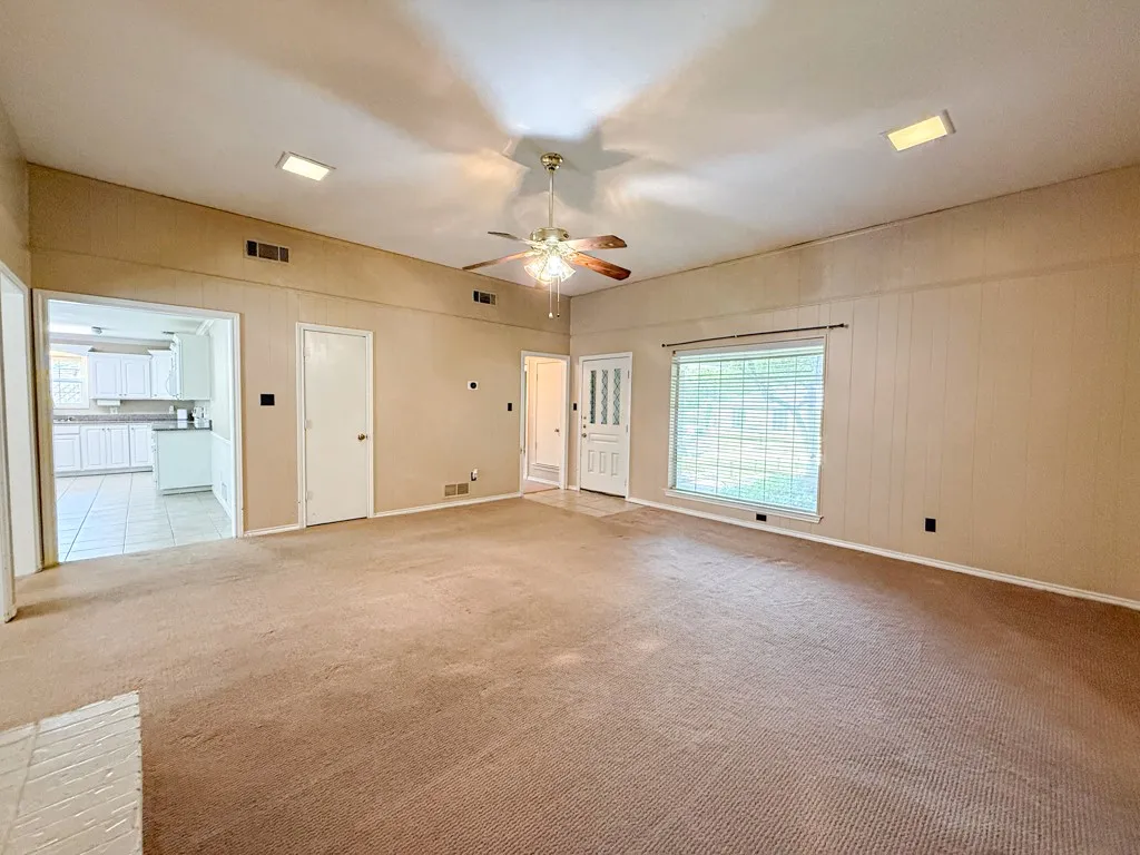 Single Family Residence For Sale in Rockwall County , 314 Shepards Hill Drive, Rockwall, Texas 75087, 3 Bedroom, 2 Bathroom, 2 Garage spaces, 1,687 Sqft, built in 1978, mls#21311913, Real Estate Agent in Rockwall, Homes For Sale in Rockwall county, Homes For Sale in Rockwall, Realtor in Rockwall Texas, Real Estate Brokerage Independent Realty Texas, Luminita Cordes Realtor