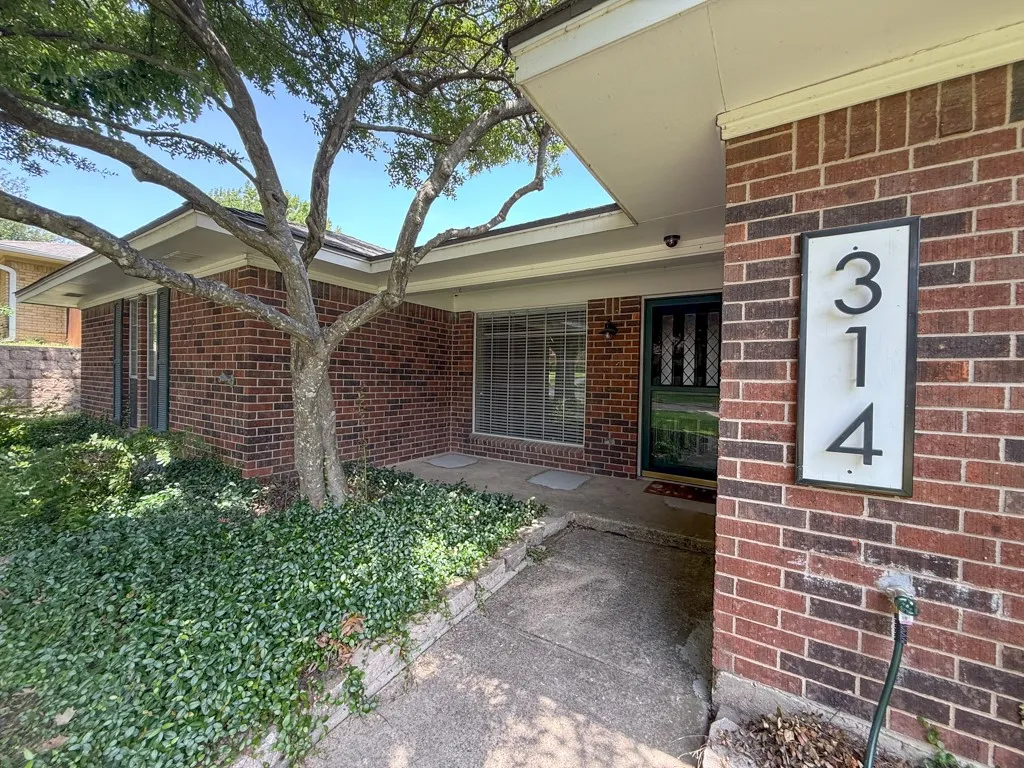 Single Family Residence For Sale in Rockwall County , 314 Shepards Hill Drive, Rockwall, Texas 75087, 3 Bedroom, 2 Bathroom, 2 Garage spaces, 1,687 Sqft, built in 1978, mls#21311913, Real Estate Agent in Rockwall, Homes For Sale in Rockwall county, Homes For Sale in Rockwall, Realtor in Rockwall Texas, Real Estate Brokerage Independent Realty Texas, Luminita Cordes Realtor