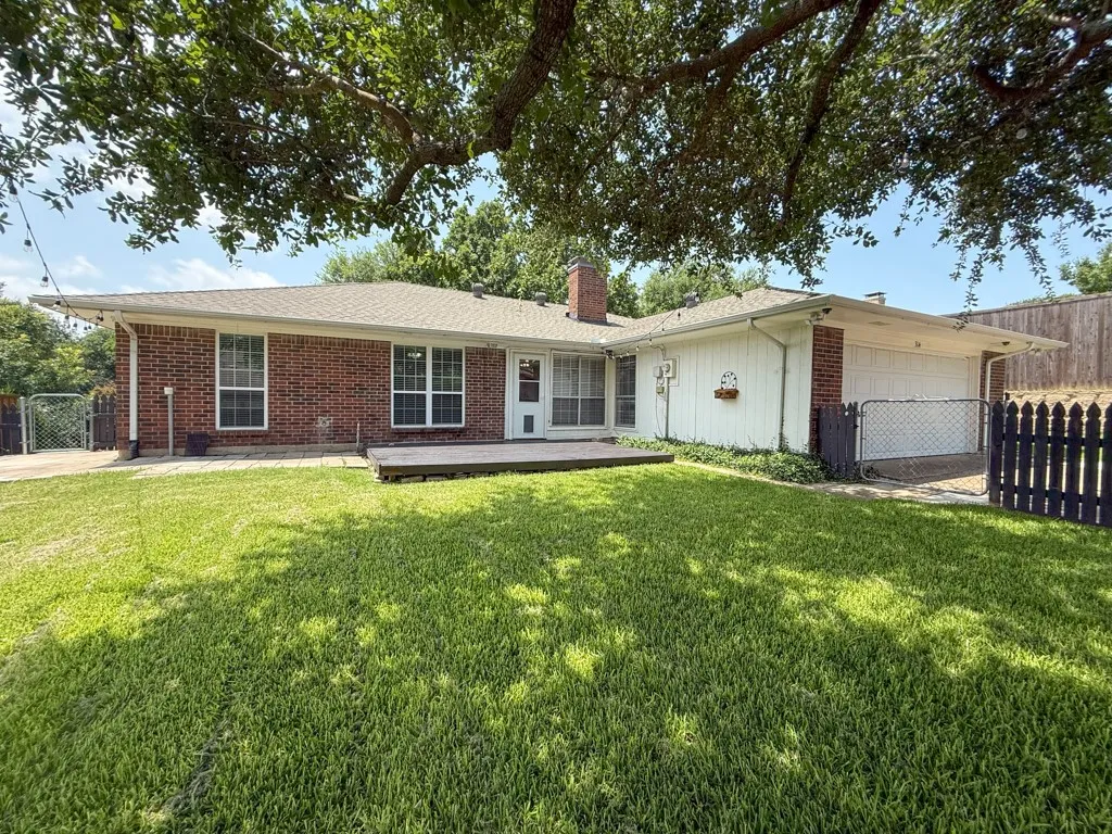 Single Family Residence For Sale in Rockwall County , 314 Shepards Hill Drive, Rockwall, Texas 75087, 3 Bedroom, 2 Bathroom, 2 Garage spaces, 1,687 Sqft, built in 1978, mls#21311913, Real Estate Agent in Rockwall, Homes For Sale in Rockwall county, Homes For Sale in Rockwall, Realtor in Rockwall Texas, Real Estate Brokerage Independent Realty Texas, Luminita Cordes Realtor
