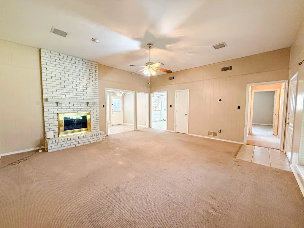 Single Family Residence For Sale in Rockwall County , 314 Shepards Hill Drive, Rockwall, Texas 75087, 3 Bedroom, 2 Bathroom, 2 Garage spaces, 1,687 Sqft, built in 1978, mls#21311913, Real Estate Agent in Rockwall, Homes For Sale in Rockwall county, Homes For Sale in Rockwall, Realtor in Rockwall Texas, Real Estate Brokerage Independent Realty Texas, Luminita Cordes Realtor