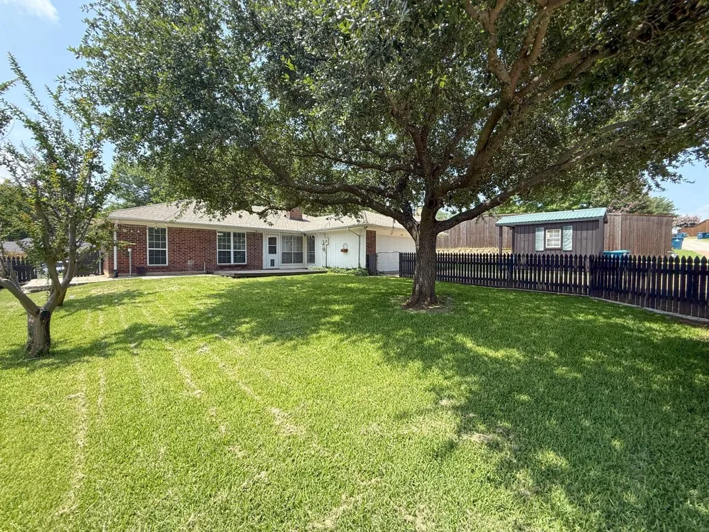 Single Family Residence For Sale in Rockwall County , 314 Shepards Hill Drive, Rockwall, Texas 75087, 3 Bedroom, 2 Bathroom, 2 Garage spaces, 1,687 Sqft, built in 1978, mls#21311913, Real Estate Agent in Rockwall, Homes For Sale in Rockwall county, Homes For Sale in Rockwall, Realtor in Rockwall Texas, Real Estate Brokerage Independent Realty Texas, Luminita Cordes Realtor
