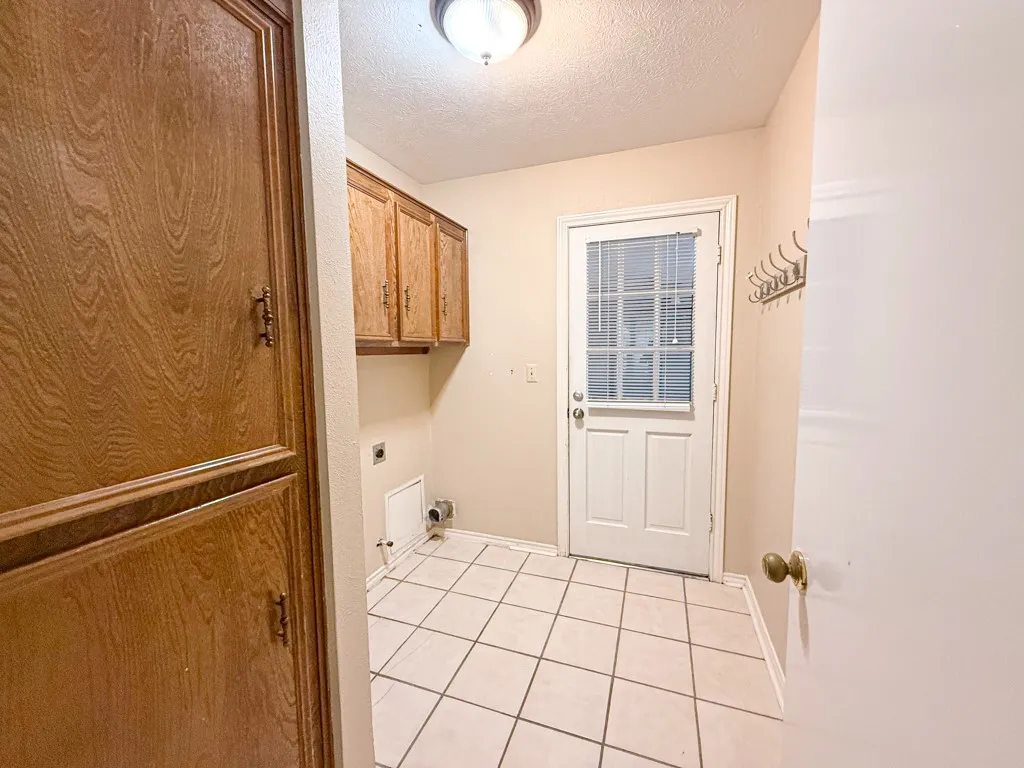 Single Family Residence For Sale in Rockwall County , 314 Shepards Hill Drive, Rockwall, Texas 75087, 3 Bedroom, 2 Bathroom, 2 Garage spaces, 1,687 Sqft, built in 1978, mls#21311913, Real Estate Agent in Rockwall, Homes For Sale in Rockwall county, Homes For Sale in Rockwall, Realtor in Rockwall Texas, Real Estate Brokerage Independent Realty Texas, Luminita Cordes Realtor