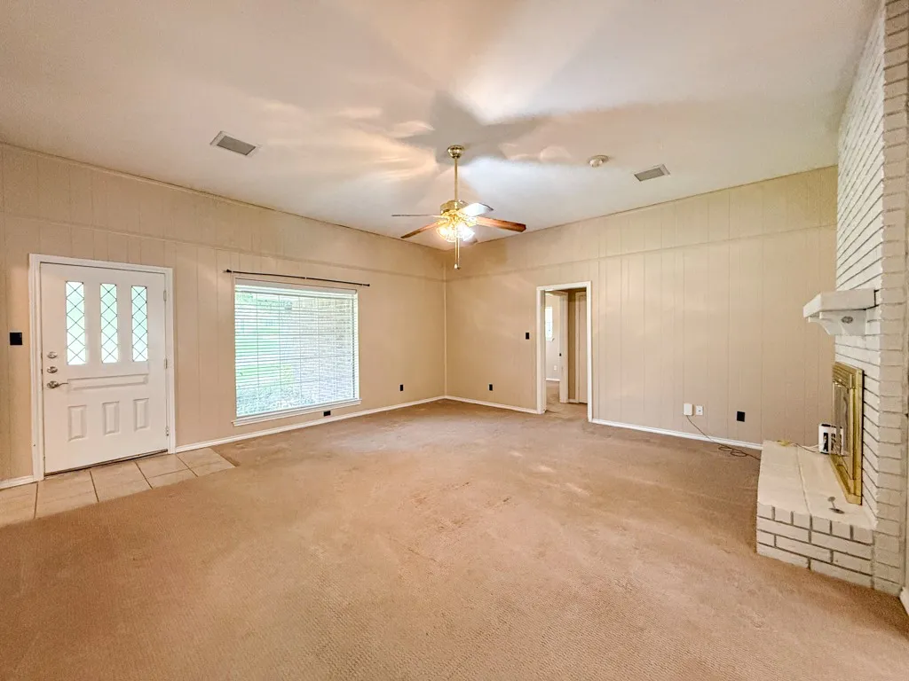 Single Family Residence For Sale in Rockwall County , 314 Shepards Hill Drive, Rockwall, Texas 75087, 3 Bedroom, 2 Bathroom, 2 Garage spaces, 1,687 Sqft, built in 1978, mls#21311913, Real Estate Agent in Rockwall, Homes For Sale in Rockwall county, Homes For Sale in Rockwall, Realtor in Rockwall Texas, Real Estate Brokerage Independent Realty Texas, Luminita Cordes Realtor