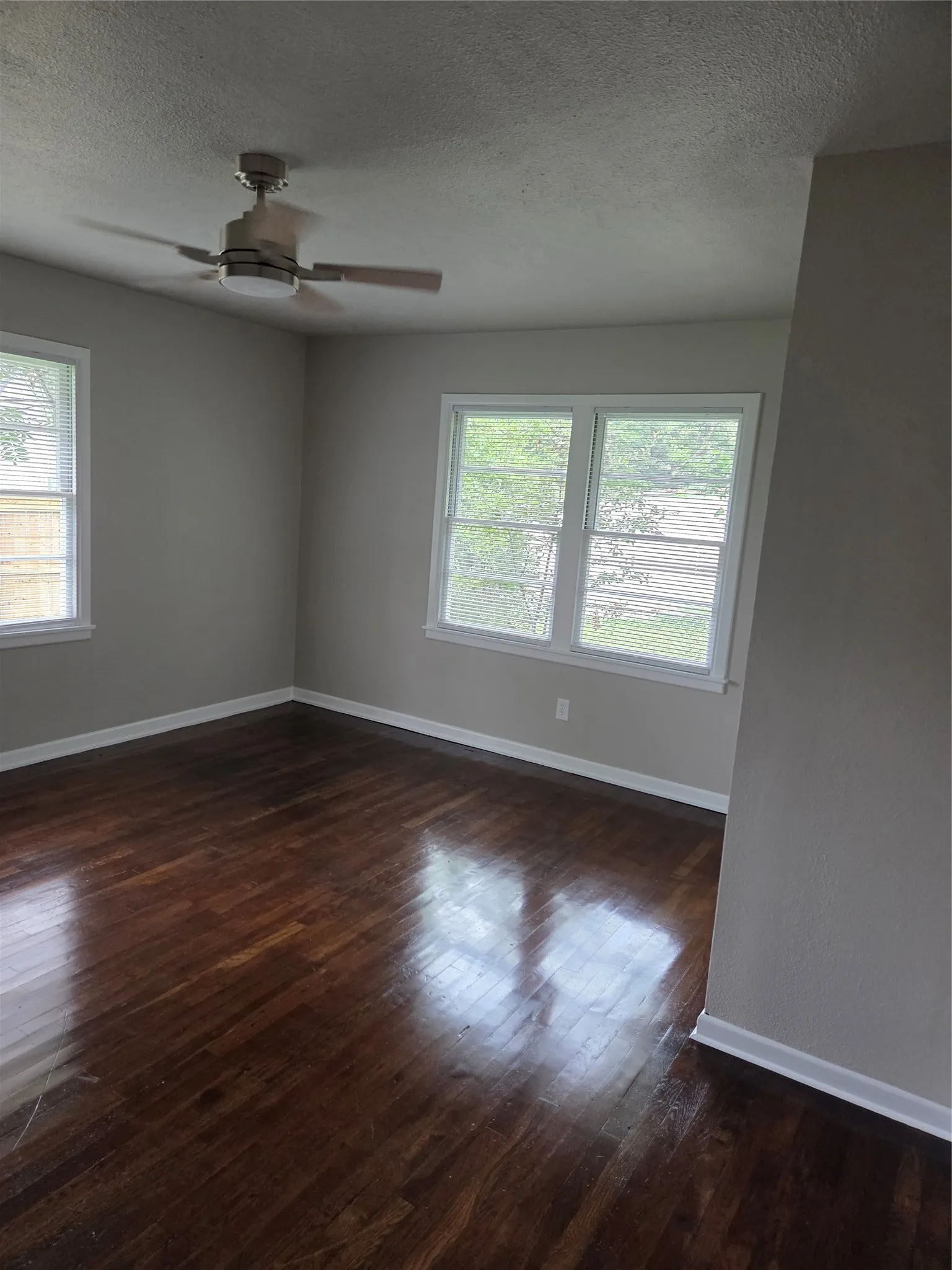 Single Family Residence For Sale in Mc Lennan County , 4325 Kendall Lane, Waco, Texas 76705, 3 Bedroom, 2 Bathroom, 2 Garage spaces, 1,756 Sqft, built in 1955, mls#21314037, Real Estate Agent in Waco, Homes For Sale in Mc Lennan county, Homes For Sale in Waco, Realtor in Waco Texas, Real Estate Brokerage Independent Realty Texas, Luminita Cordes Realtor