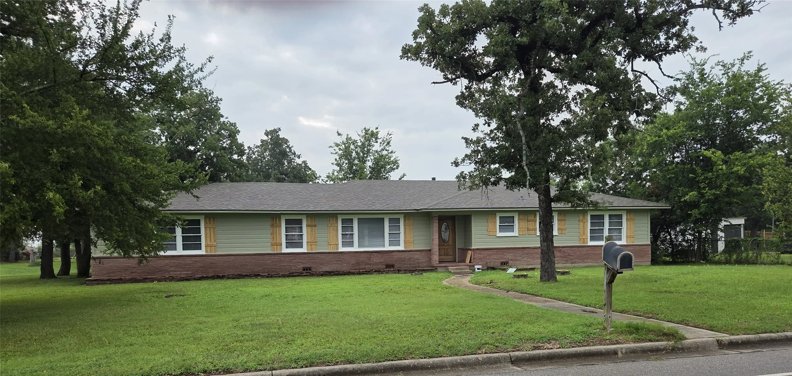 Single Family Residence For Sale in Mc Lennan County , 4325 Kendall Lane, Waco, Texas 76705, 3 Bedroom, 2 Bathroom, 2 Garage spaces, 1,756 Sqft, built in 1955, mls#21314037, Real Estate Agent in Waco, Homes For Sale in Mc Lennan county, Homes For Sale in Waco, Realtor in Waco Texas, Real Estate Brokerage Independent Realty Texas, Luminita Cordes Realtor