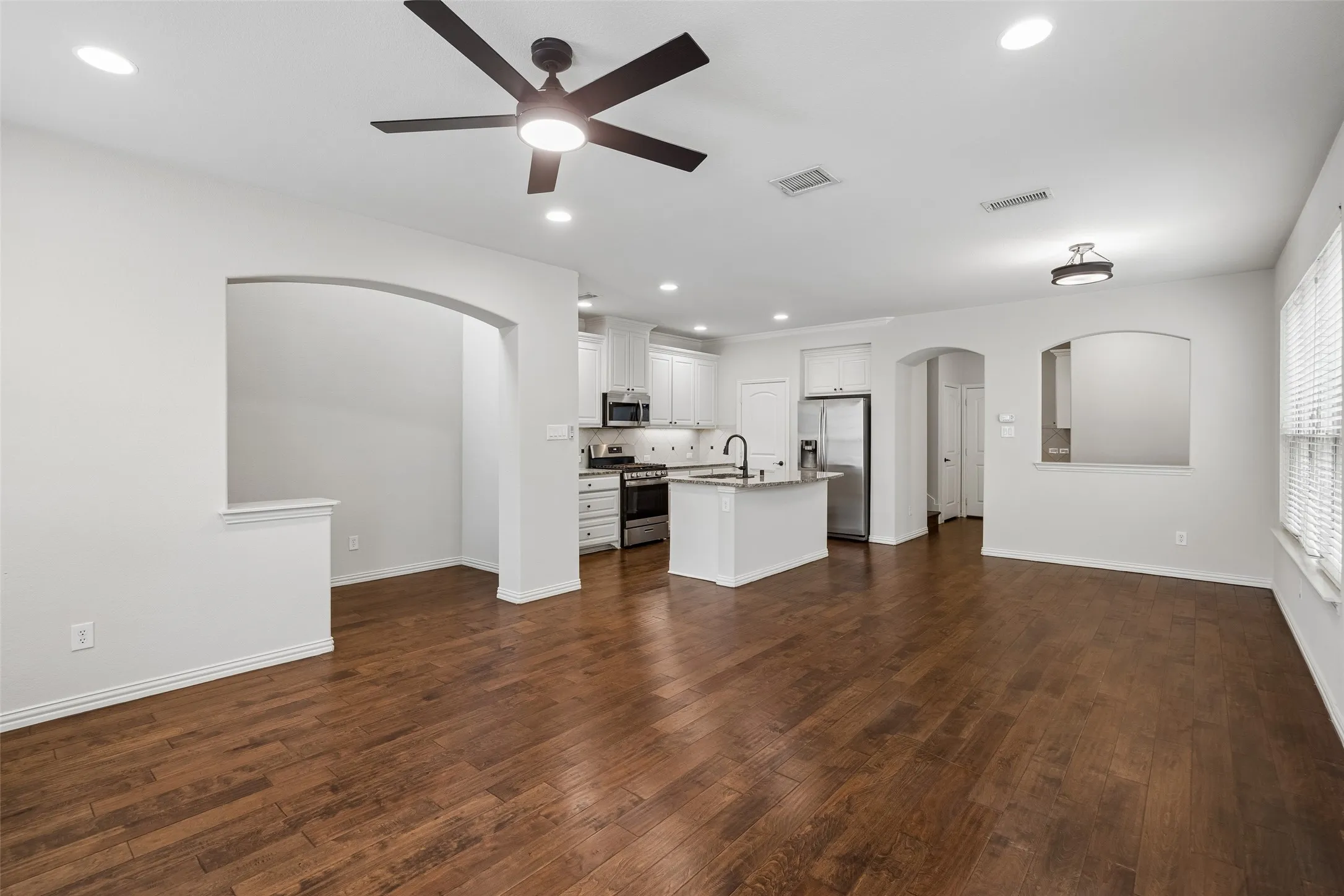 Townhouse For Sale in Dallas County , 631 Matthew Place, Richardson, Texas 75081, 3 Bedroom, 3 Bathroom, 2 Garage spaces, 1,956 Sqft, built in 2013, mls#21311954, Real Estate Agent in Richardson, Homes For Sale in Dallas county, Homes For Sale in Richardson, Realtor in Richardson Texas, Real Estate Brokerage Independent Realty Texas, Luminita Cordes Realtor
