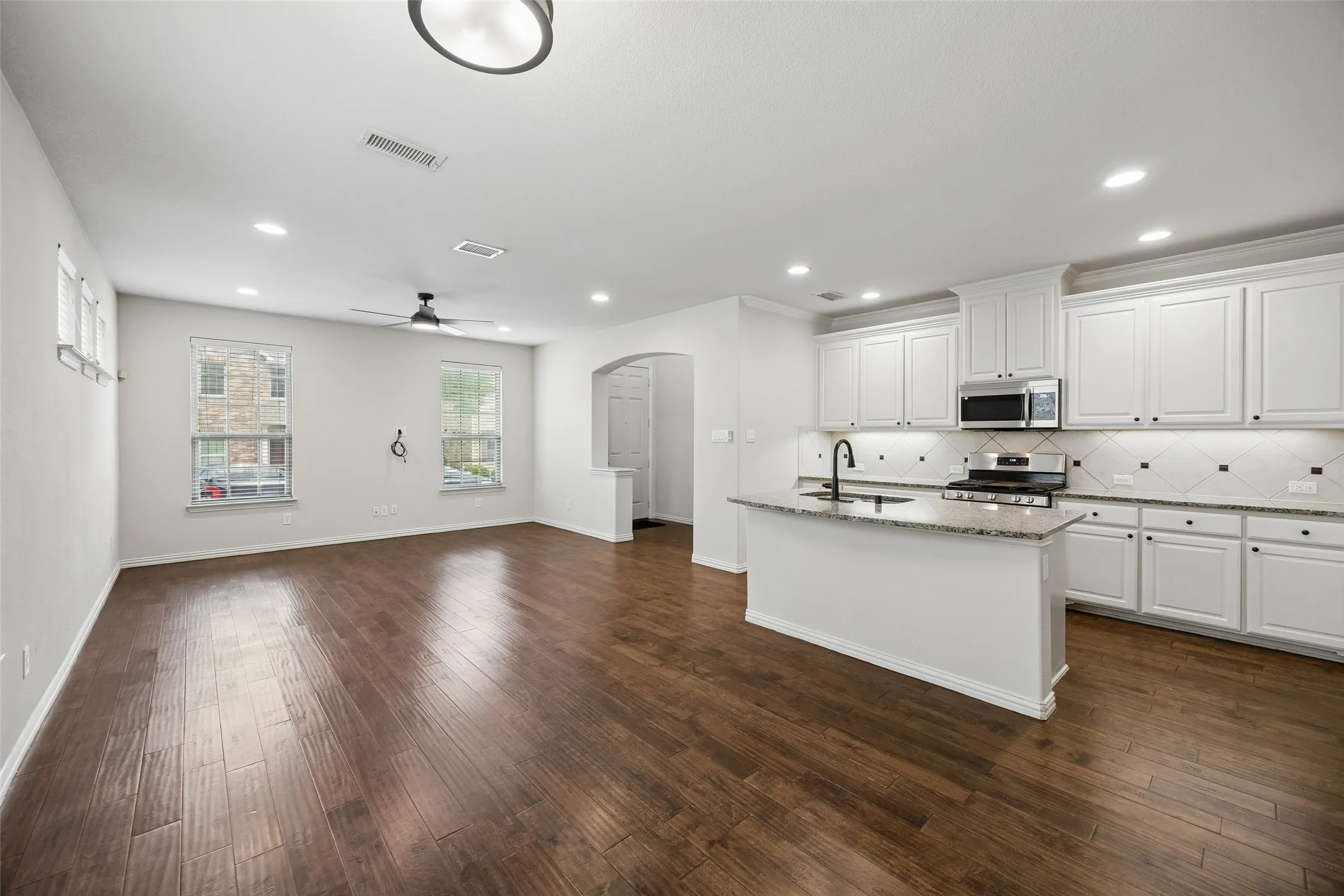 Townhouse For Sale in Dallas County , 631 Matthew Place, Richardson, Texas 75081, 3 Bedroom, 3 Bathroom, 2 Garage spaces, 1,956 Sqft, built in 2013, mls#21311954, Real Estate Agent in Richardson, Homes For Sale in Dallas county, Homes For Sale in Richardson, Realtor in Richardson Texas, Real Estate Brokerage Independent Realty Texas, Luminita Cordes Realtor