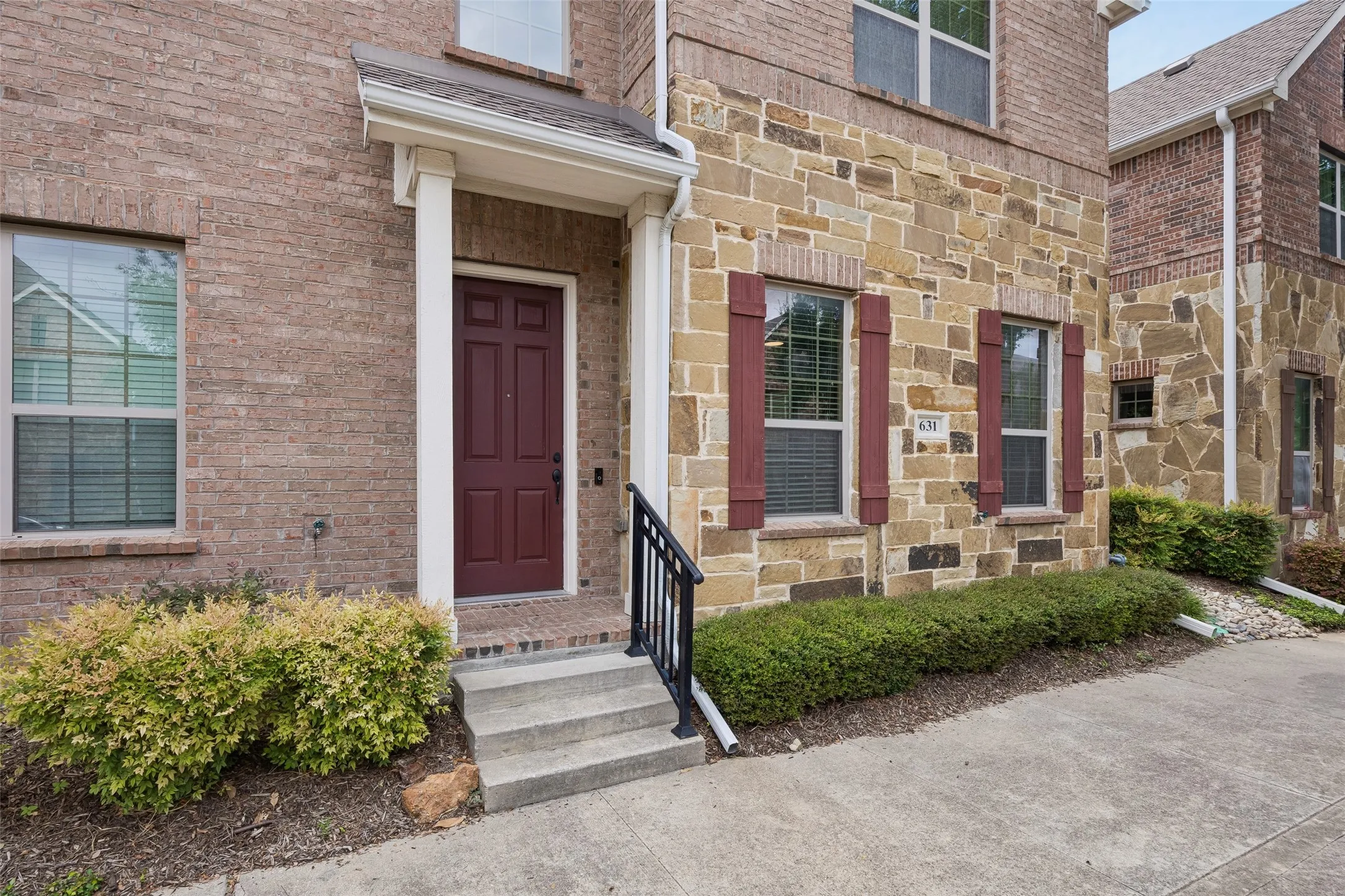 Townhouse For Sale in Dallas County , 631 Matthew Place, Richardson, Texas 75081, 3 Bedroom, 3 Bathroom, 2 Garage spaces, 1,956 Sqft, built in 2013, mls#21311954, Real Estate Agent in Richardson, Homes For Sale in Dallas county, Homes For Sale in Richardson, Realtor in Richardson Texas, Real Estate Brokerage Independent Realty Texas, Luminita Cordes Realtor