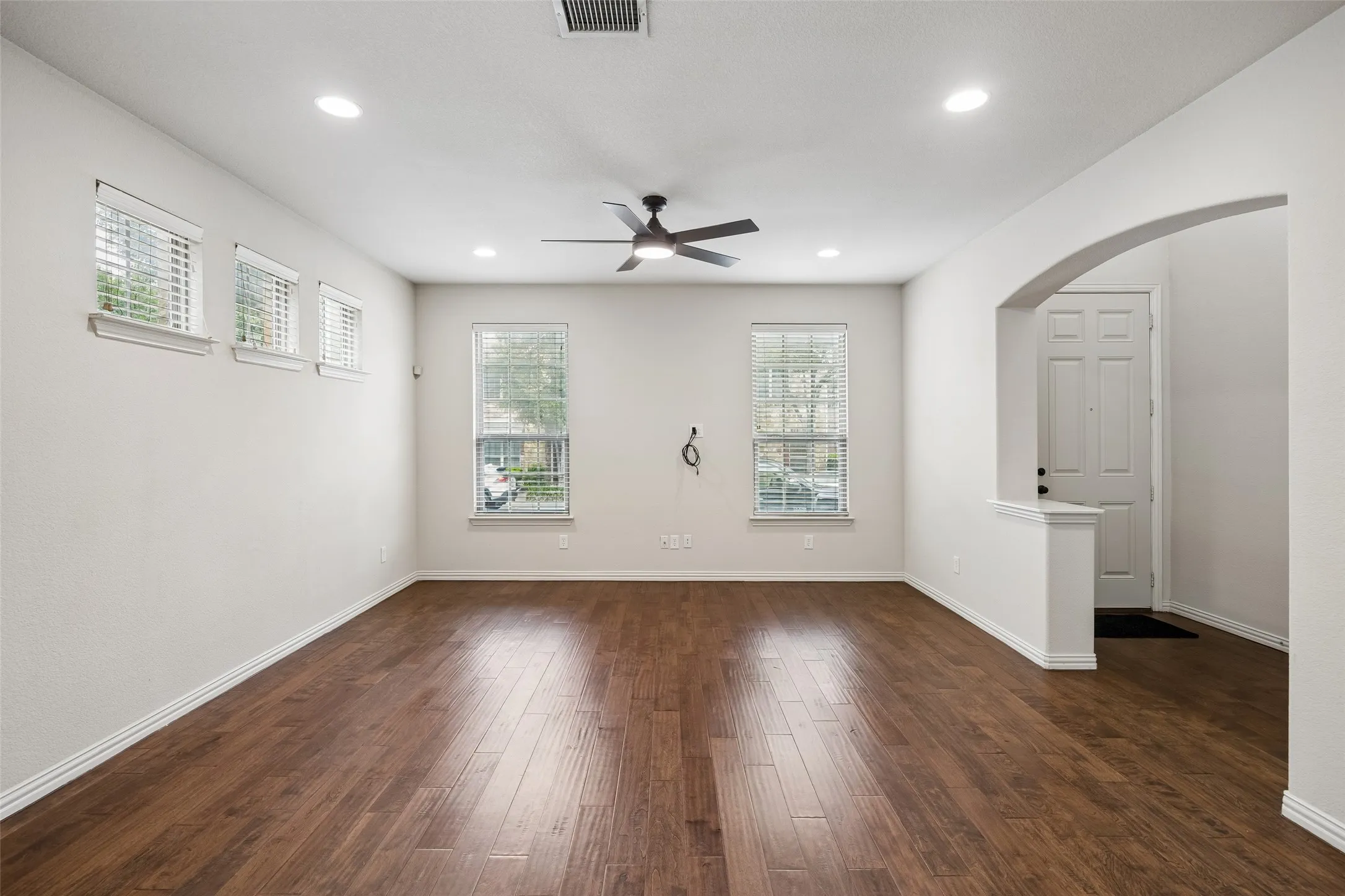 Townhouse For Sale in Dallas County , 631 Matthew Place, Richardson, Texas 75081, 3 Bedroom, 3 Bathroom, 2 Garage spaces, 1,956 Sqft, built in 2013, mls#21311954, Real Estate Agent in Richardson, Homes For Sale in Dallas county, Homes For Sale in Richardson, Realtor in Richardson Texas, Real Estate Brokerage Independent Realty Texas, Luminita Cordes Realtor
