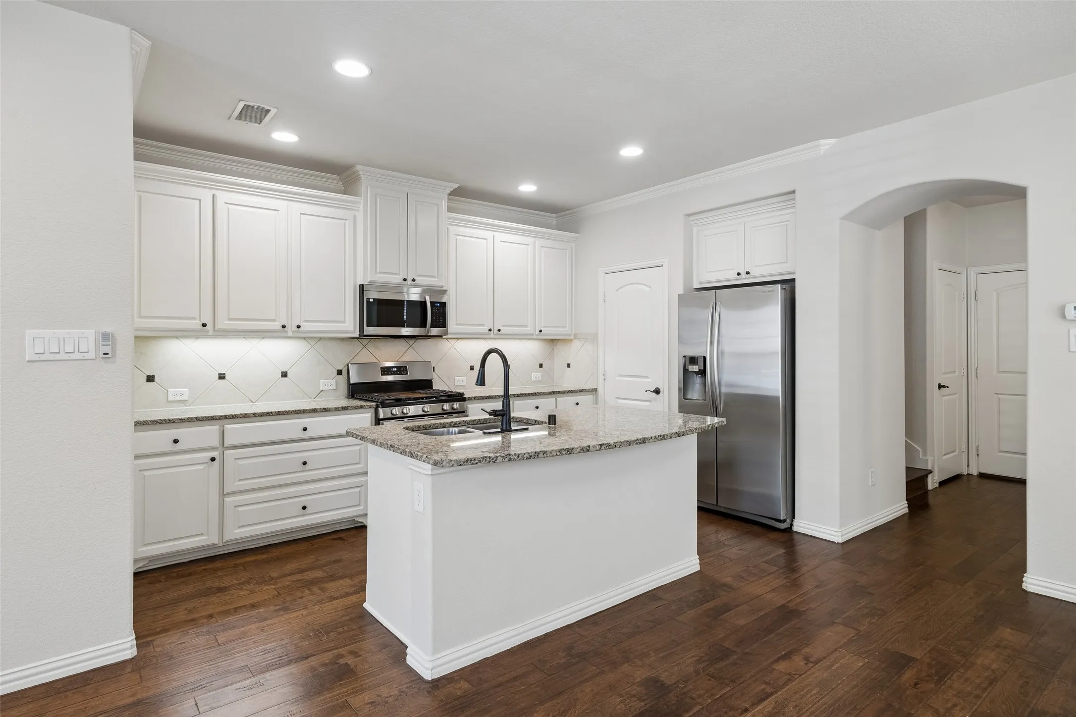 Townhouse For Sale in Dallas County , 631 Matthew Place, Richardson, Texas 75081, 3 Bedroom, 3 Bathroom, 2 Garage spaces, 1,956 Sqft, built in 2013, mls#21311954, Real Estate Agent in Richardson, Homes For Sale in Dallas county, Homes For Sale in Richardson, Realtor in Richardson Texas, Real Estate Brokerage Independent Realty Texas, Luminita Cordes Realtor