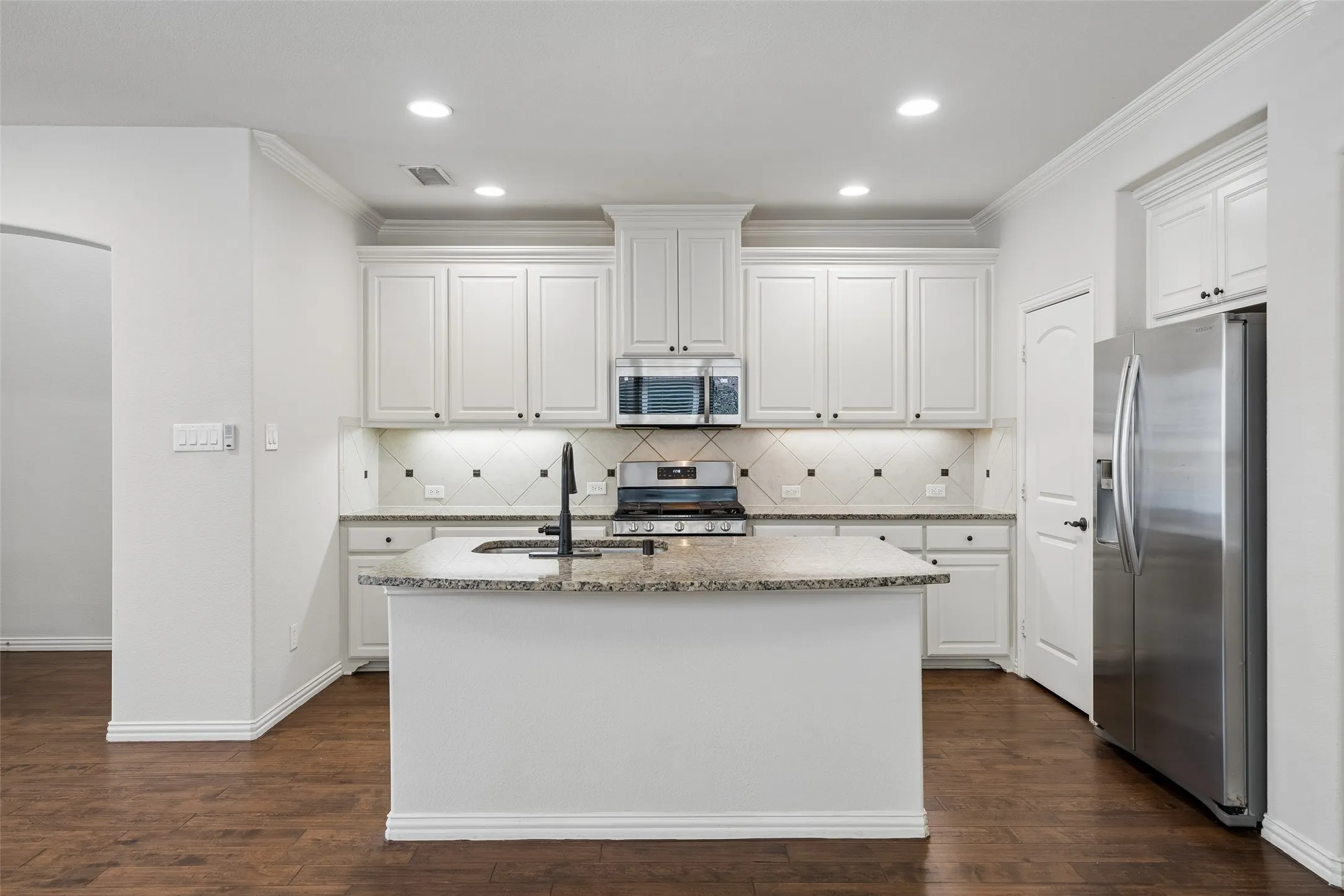 Townhouse For Sale in Dallas County , 631 Matthew Place, Richardson, Texas 75081, 3 Bedroom, 3 Bathroom, 2 Garage spaces, 1,956 Sqft, built in 2013, mls#21311954, Real Estate Agent in Richardson, Homes For Sale in Dallas county, Homes For Sale in Richardson, Realtor in Richardson Texas, Real Estate Brokerage Independent Realty Texas, Luminita Cordes Realtor