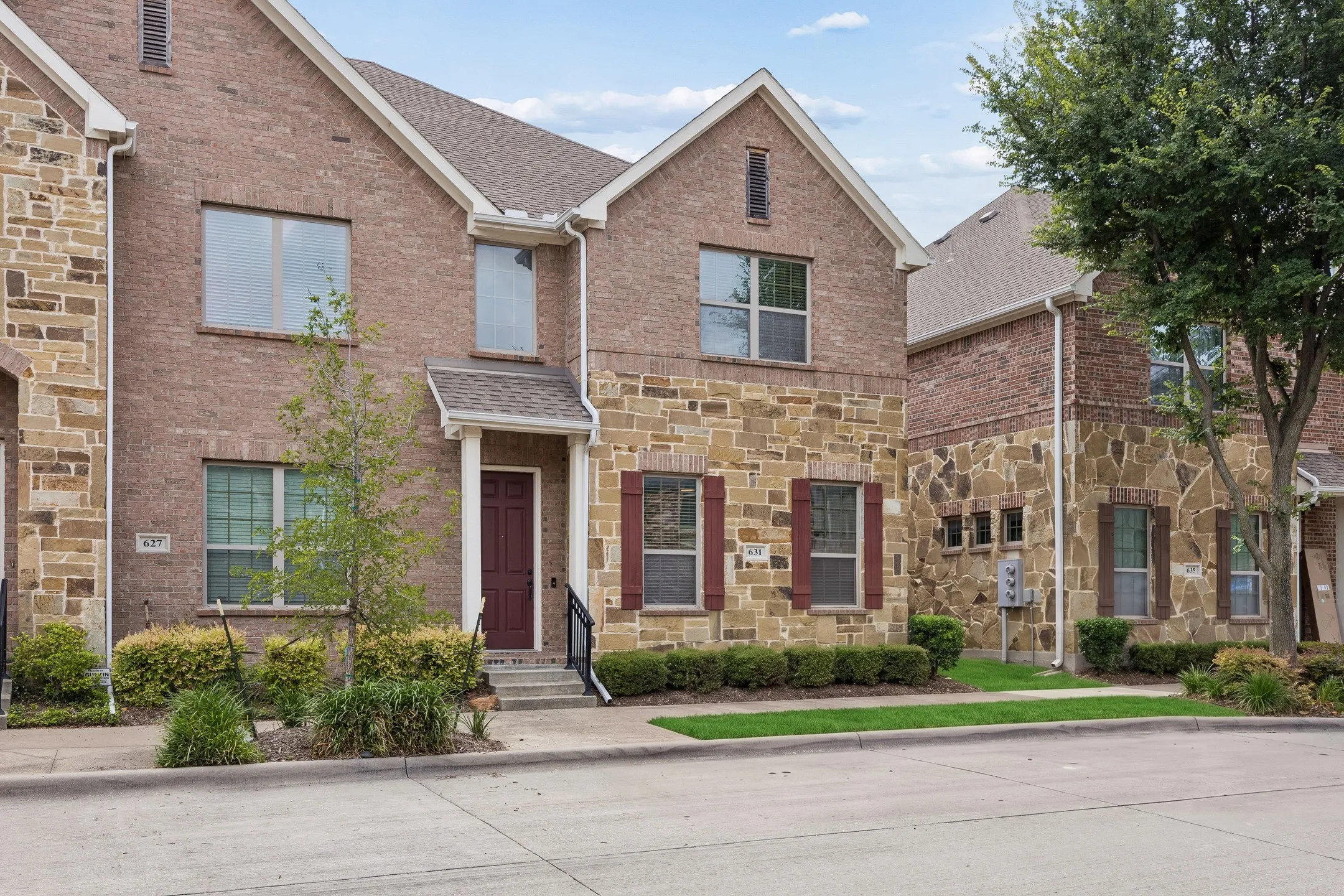 Townhouse For Sale in Dallas County , 631 Matthew Place, Richardson, Texas 75081, 3 Bedroom, 3 Bathroom, 2 Garage spaces, 1,956 Sqft, built in 2013, mls#21311954, Real Estate Agent in Richardson, Homes For Sale in Dallas county, Homes For Sale in Richardson, Realtor in Richardson Texas, Real Estate Brokerage Independent Realty Texas, Luminita Cordes Realtor