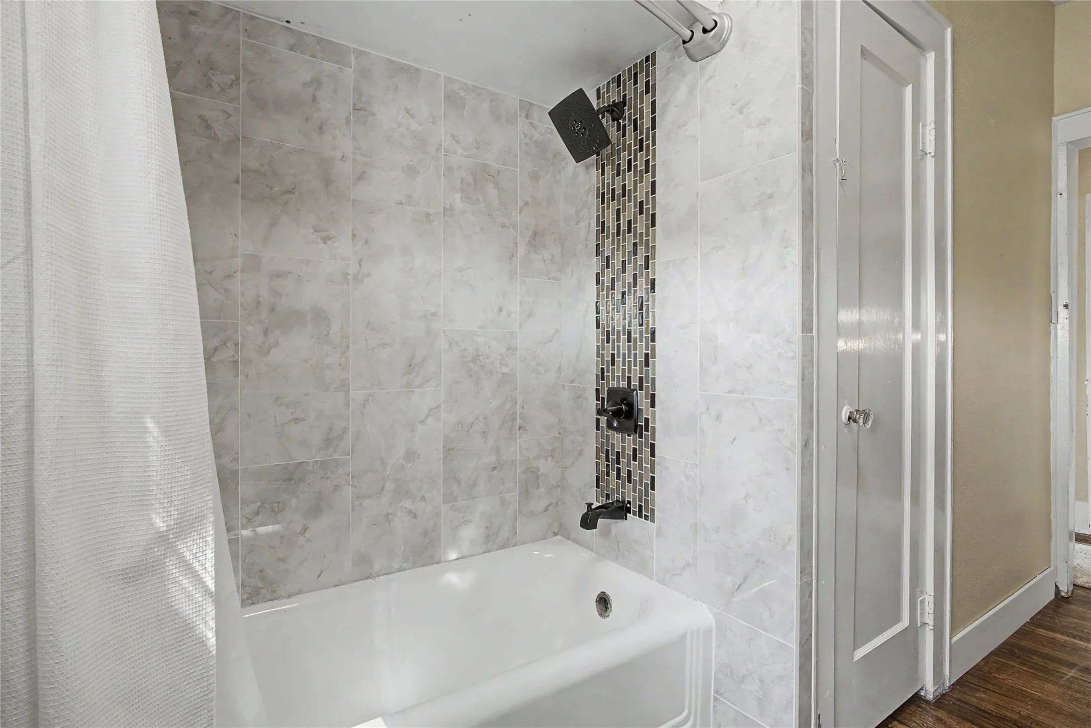 Single Family Residence For Sale in Tarrant County , 7921 White Settlement Road, White Settlement, Texas 76108, 3 Bedroom, 3 Bathroom, 2 Garage spaces, 3,075 Sqft, built in 1940, mls#21311697, Real Estate Agent in White Settlement, Homes For Sale in Tarrant county, Homes For Sale in White Settlement, Realtor in White Settlement Texas, Real Estate Brokerage Independent Realty Texas, Luminita Cordes Realtor