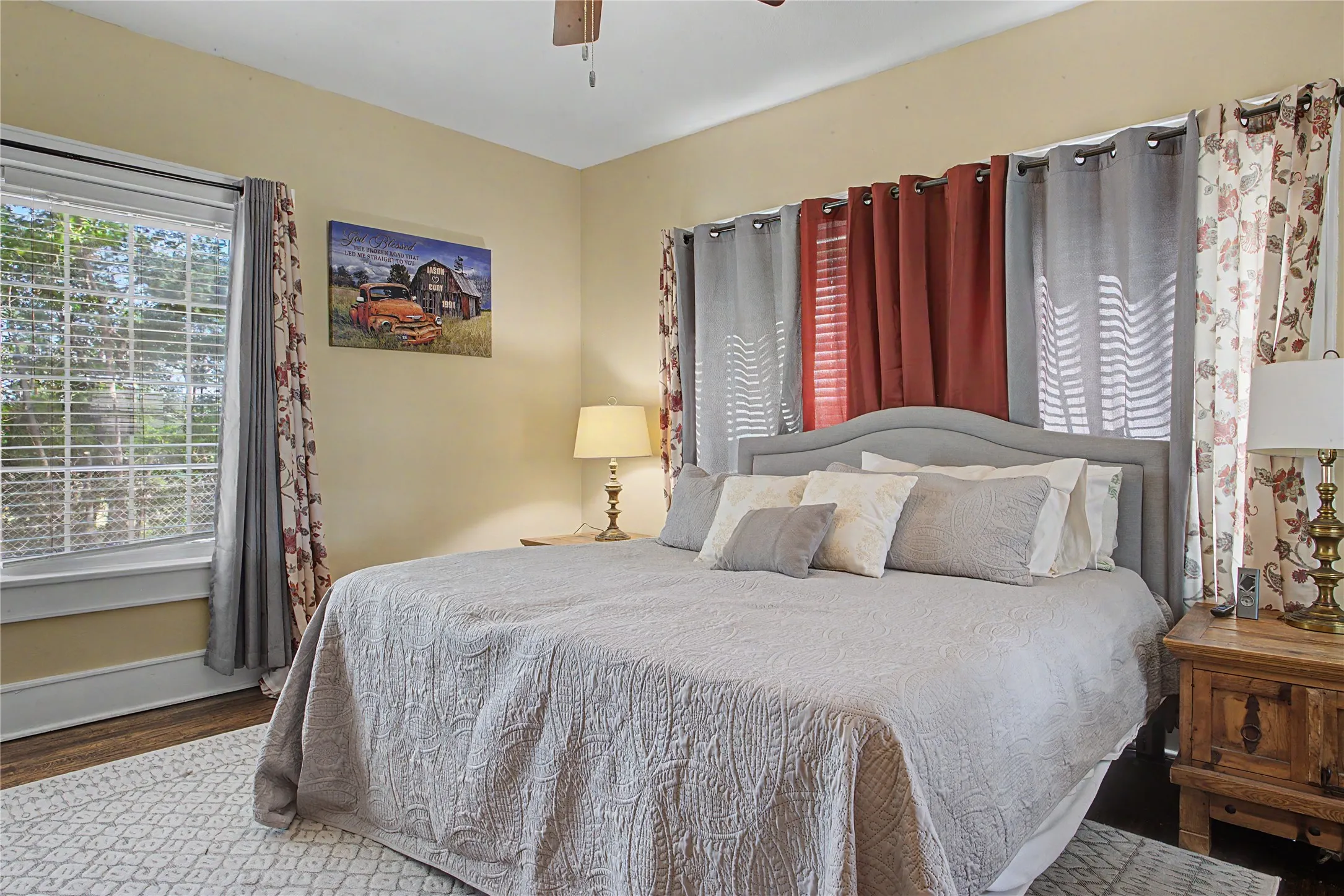 Single Family Residence For Sale in Tarrant County , 7921 White Settlement Road, White Settlement, Texas 76108, 3 Bedroom, 3 Bathroom, 2 Garage spaces, 3,075 Sqft, built in 1940, mls#21311697, Real Estate Agent in White Settlement, Homes For Sale in Tarrant county, Homes For Sale in White Settlement, Realtor in White Settlement Texas, Real Estate Brokerage Independent Realty Texas, Luminita Cordes Realtor