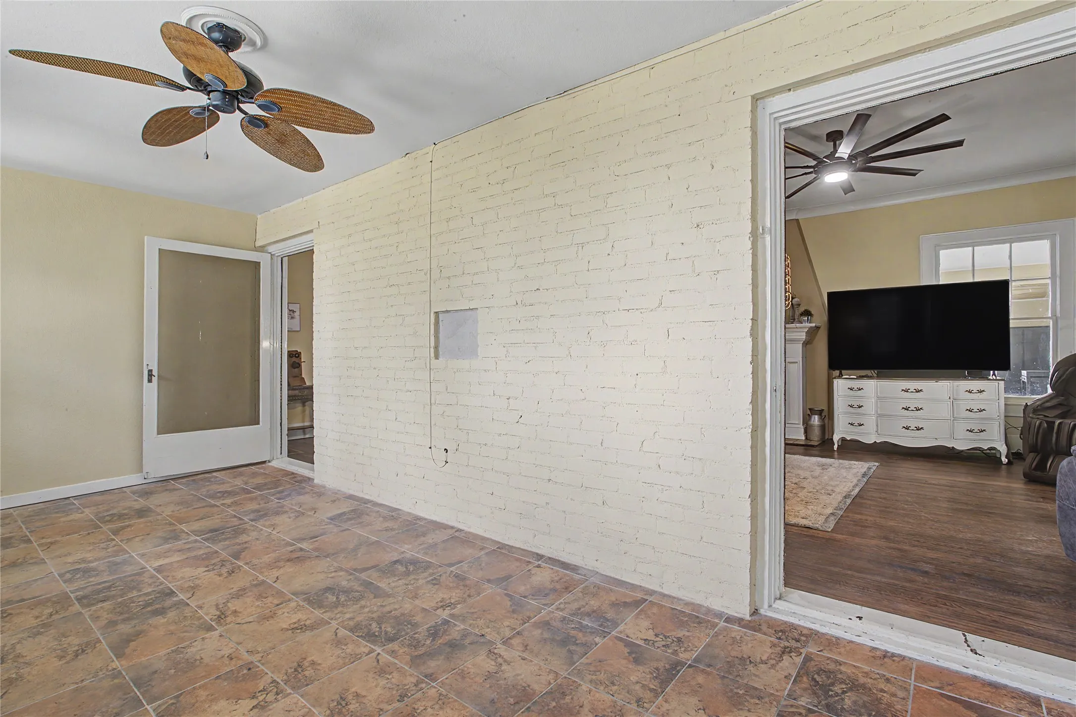 Single Family Residence For Sale in Tarrant County , 7921 White Settlement Road, White Settlement, Texas 76108, 3 Bedroom, 3 Bathroom, 2 Garage spaces, 3,075 Sqft, built in 1940, mls#21311697, Real Estate Agent in White Settlement, Homes For Sale in Tarrant county, Homes For Sale in White Settlement, Realtor in White Settlement Texas, Real Estate Brokerage Independent Realty Texas, Luminita Cordes Realtor