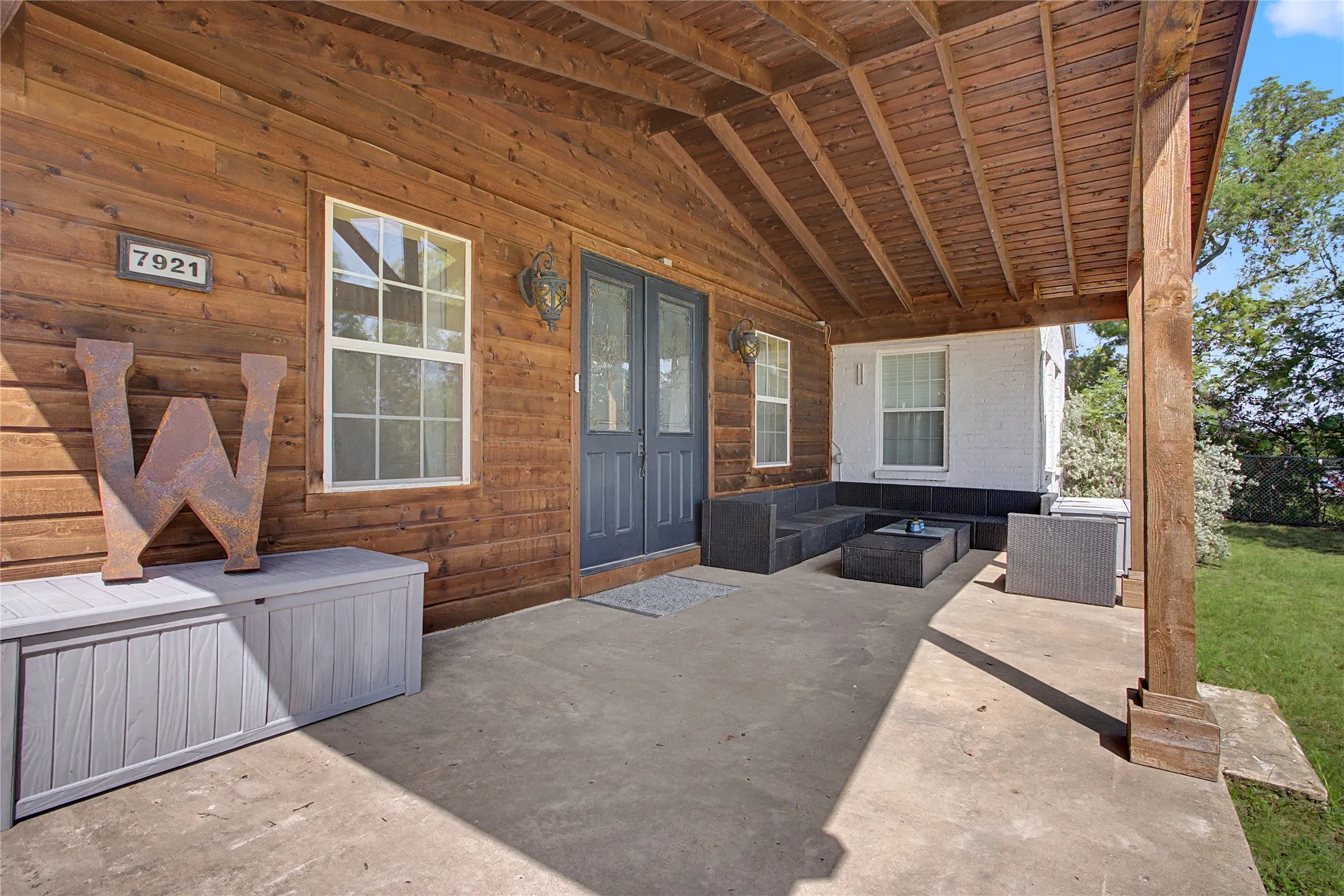 Single Family Residence For Sale in Tarrant County , 7921 White Settlement Road, White Settlement, Texas 76108, 3 Bedroom, 3 Bathroom, 2 Garage spaces, 3,075 Sqft, built in 1940, mls#21311697, Real Estate Agent in White Settlement, Homes For Sale in Tarrant county, Homes For Sale in White Settlement, Realtor in White Settlement Texas, Real Estate Brokerage Independent Realty Texas, Luminita Cordes Realtor