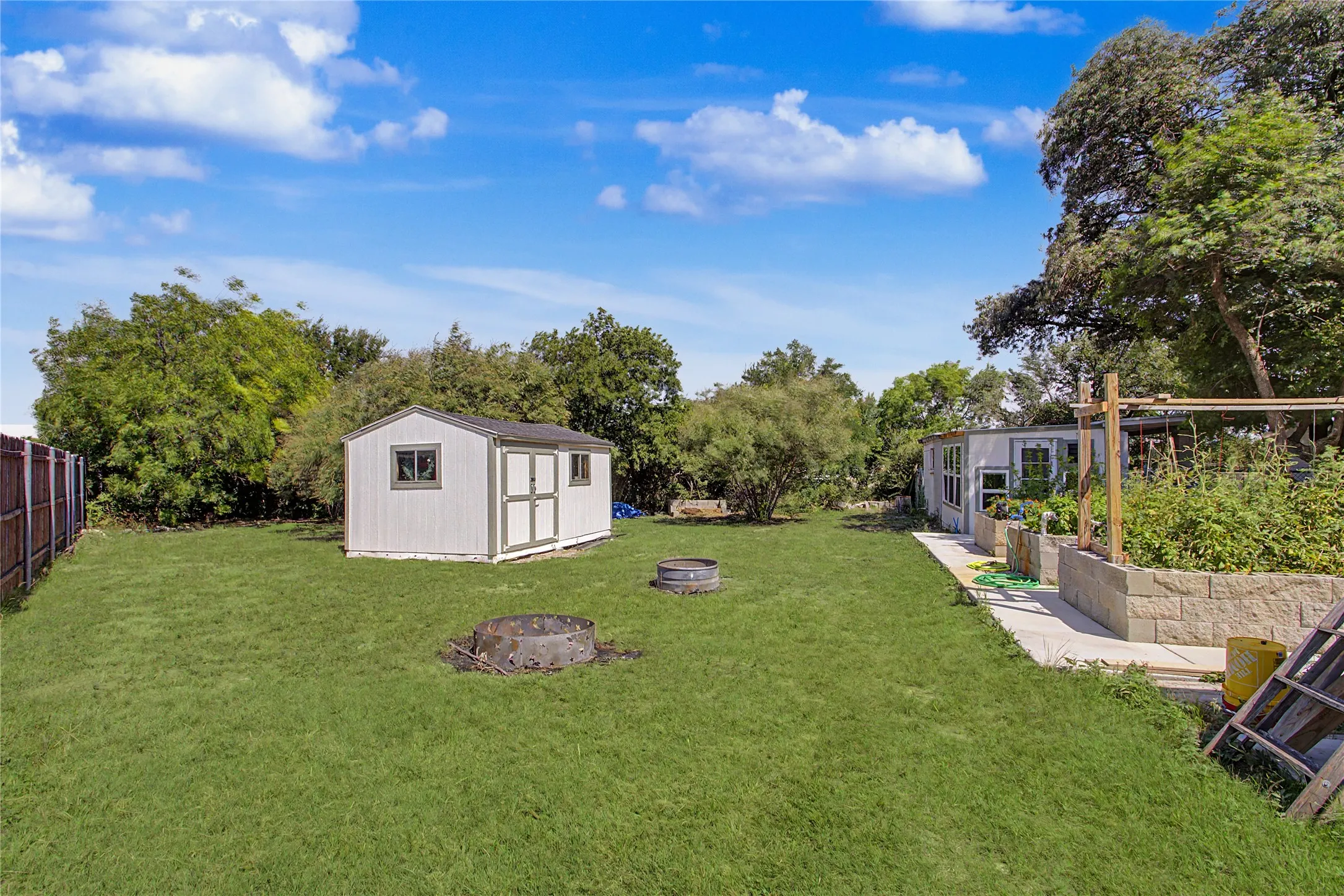 Single Family Residence For Sale in Tarrant County , 7921 White Settlement Road, White Settlement, Texas 76108, 3 Bedroom, 3 Bathroom, 2 Garage spaces, 3,075 Sqft, built in 1940, mls#21311697, Real Estate Agent in White Settlement, Homes For Sale in Tarrant county, Homes For Sale in White Settlement, Realtor in White Settlement Texas, Real Estate Brokerage Independent Realty Texas, Luminita Cordes Realtor