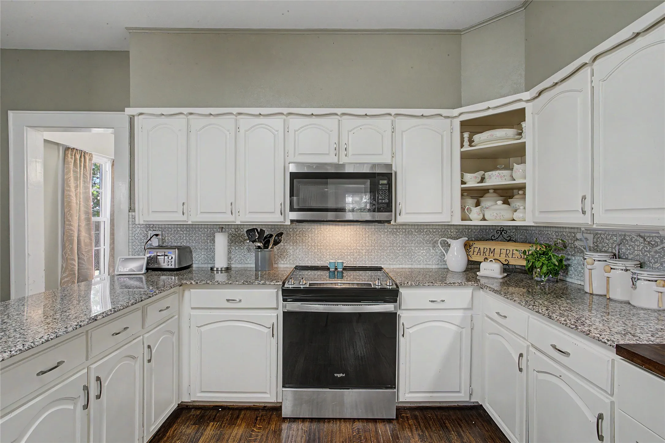 Single Family Residence For Sale in Tarrant County , 7921 White Settlement Road, White Settlement, Texas 76108, 3 Bedroom, 3 Bathroom, 2 Garage spaces, 3,075 Sqft, built in 1940, mls#21311697, Real Estate Agent in White Settlement, Homes For Sale in Tarrant county, Homes For Sale in White Settlement, Realtor in White Settlement Texas, Real Estate Brokerage Independent Realty Texas, Luminita Cordes Realtor