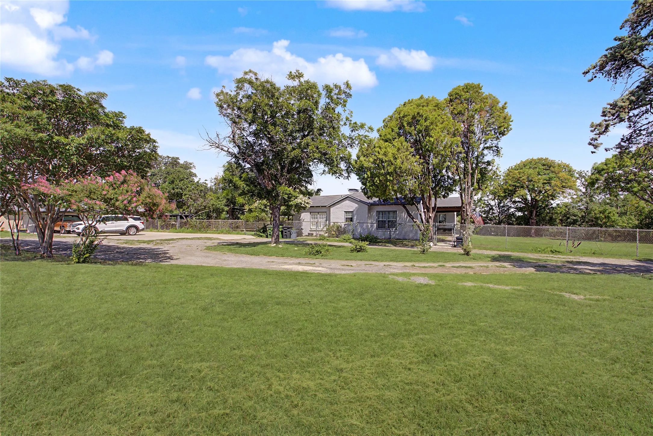 Single Family Residence For Sale in Tarrant County , 7921 White Settlement Road, White Settlement, Texas 76108, 3 Bedroom, 3 Bathroom, 2 Garage spaces, 3,075 Sqft, built in 1940, mls#21311697, Real Estate Agent in White Settlement, Homes For Sale in Tarrant county, Homes For Sale in White Settlement, Realtor in White Settlement Texas, Real Estate Brokerage Independent Realty Texas, Luminita Cordes Realtor