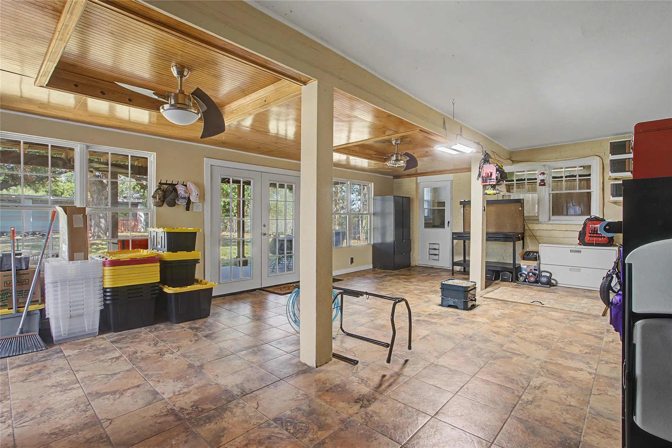 Single Family Residence For Sale in Tarrant County , 7921 White Settlement Road, White Settlement, Texas 76108, 3 Bedroom, 3 Bathroom, 2 Garage spaces, 3,075 Sqft, built in 1940, mls#21311697, Real Estate Agent in White Settlement, Homes For Sale in Tarrant county, Homes For Sale in White Settlement, Realtor in White Settlement Texas, Real Estate Brokerage Independent Realty Texas, Luminita Cordes Realtor