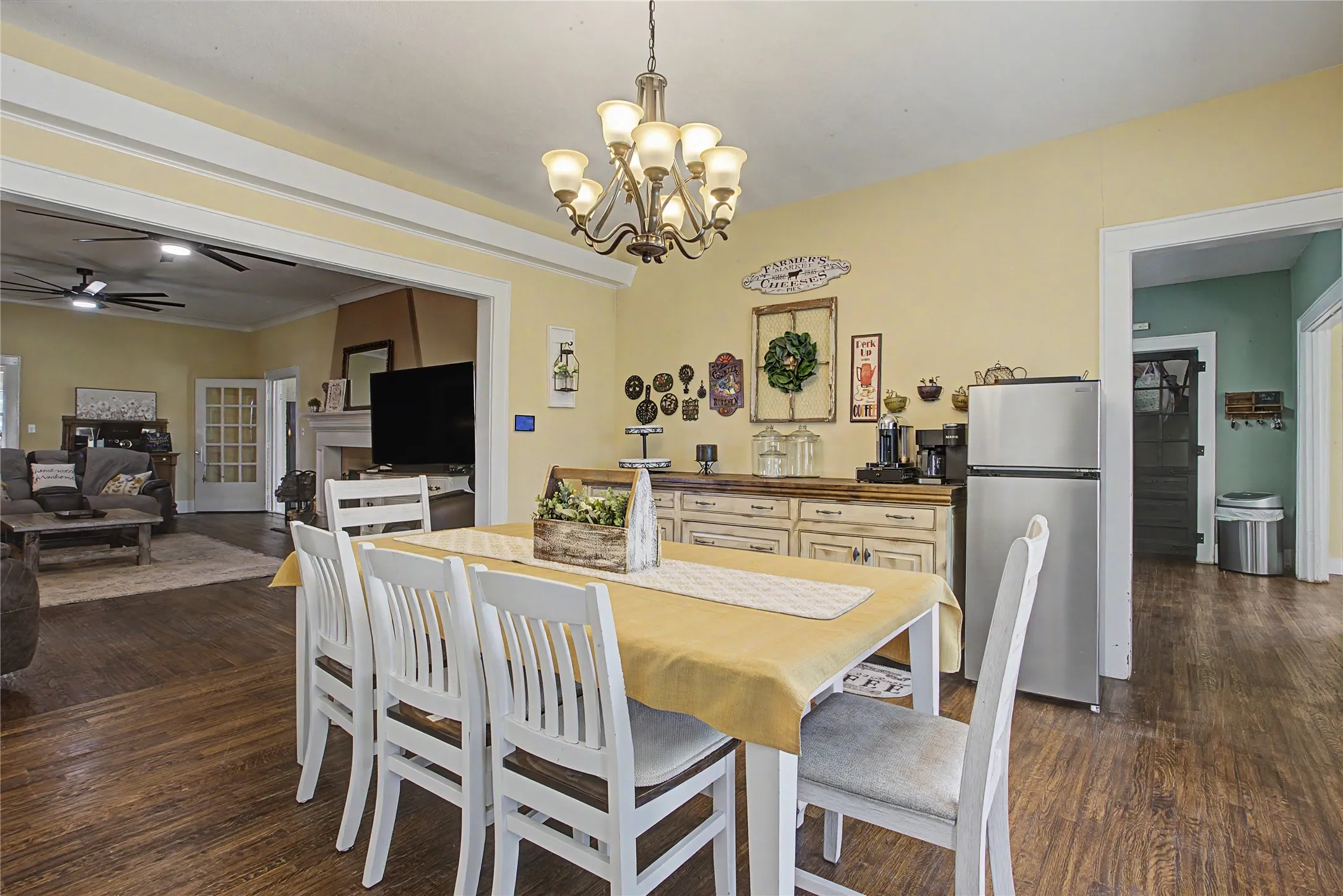 Single Family Residence For Sale in Tarrant County , 7921 White Settlement Road, White Settlement, Texas 76108, 3 Bedroom, 3 Bathroom, 2 Garage spaces, 3,075 Sqft, built in 1940, mls#21311697, Real Estate Agent in White Settlement, Homes For Sale in Tarrant county, Homes For Sale in White Settlement, Realtor in White Settlement Texas, Real Estate Brokerage Independent Realty Texas, Luminita Cordes Realtor