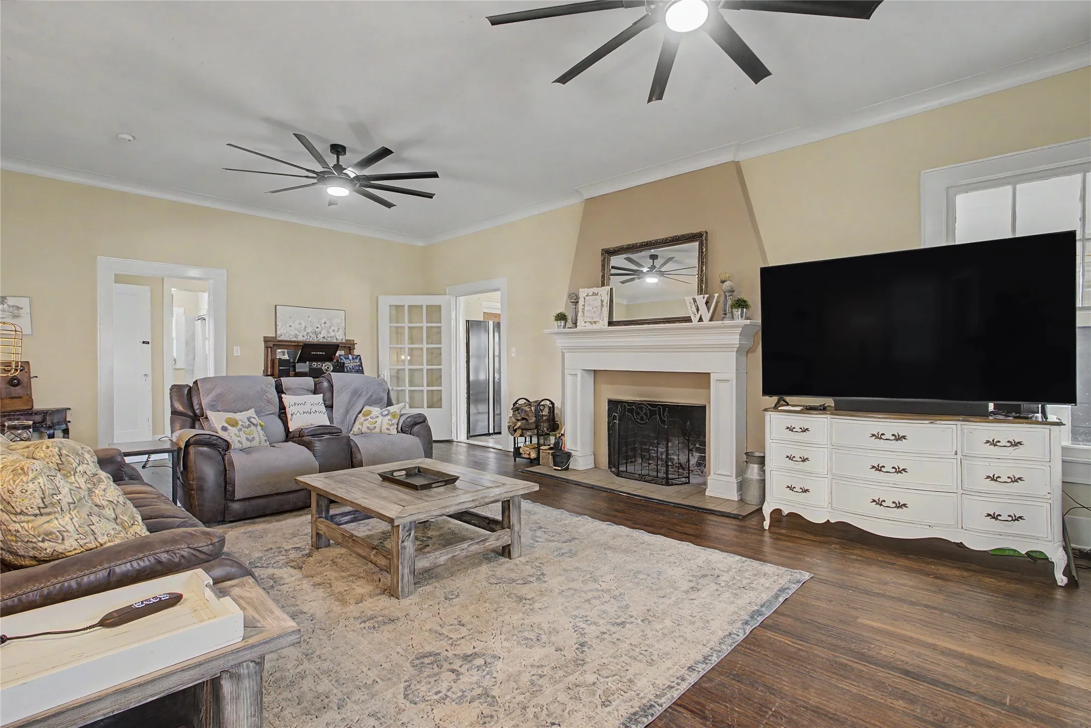 Single Family Residence For Sale in Tarrant County , 7921 White Settlement Road, White Settlement, Texas 76108, 3 Bedroom, 3 Bathroom, 2 Garage spaces, 3,075 Sqft, built in 1940, mls#21311697, Real Estate Agent in White Settlement, Homes For Sale in Tarrant county, Homes For Sale in White Settlement, Realtor in White Settlement Texas, Real Estate Brokerage Independent Realty Texas, Luminita Cordes Realtor