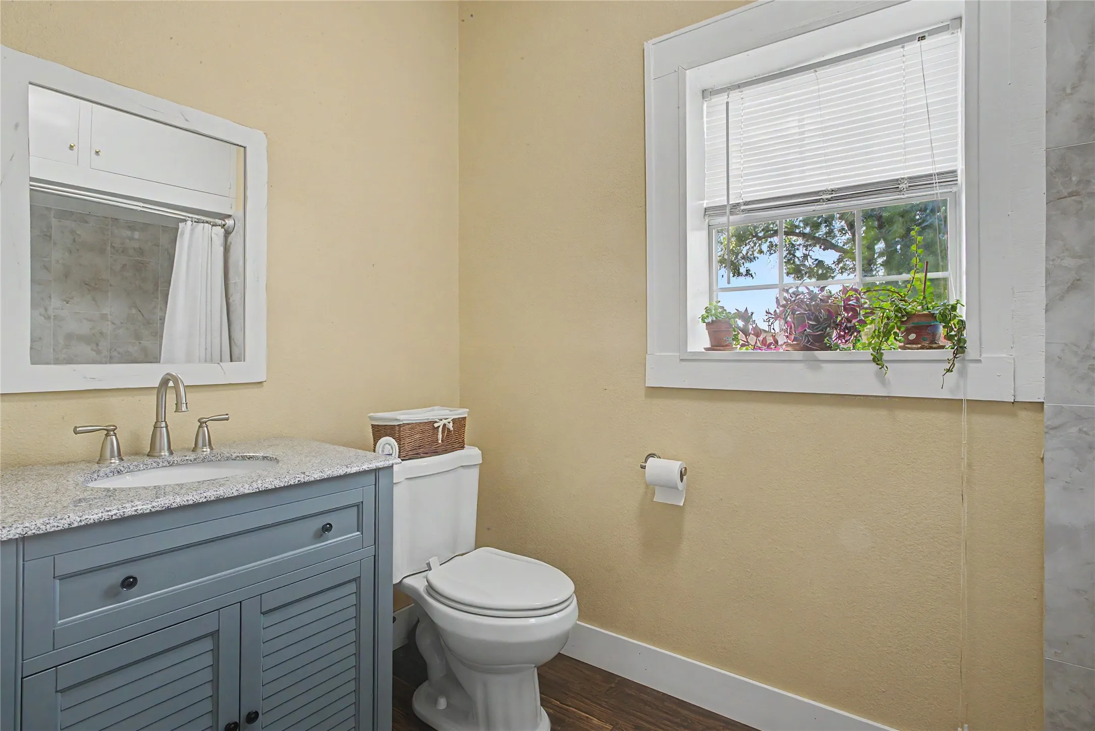Single Family Residence For Sale in Tarrant County , 7921 White Settlement Road, White Settlement, Texas 76108, 3 Bedroom, 3 Bathroom, 2 Garage spaces, 3,075 Sqft, built in 1940, mls#21311697, Real Estate Agent in White Settlement, Homes For Sale in Tarrant county, Homes For Sale in White Settlement, Realtor in White Settlement Texas, Real Estate Brokerage Independent Realty Texas, Luminita Cordes Realtor