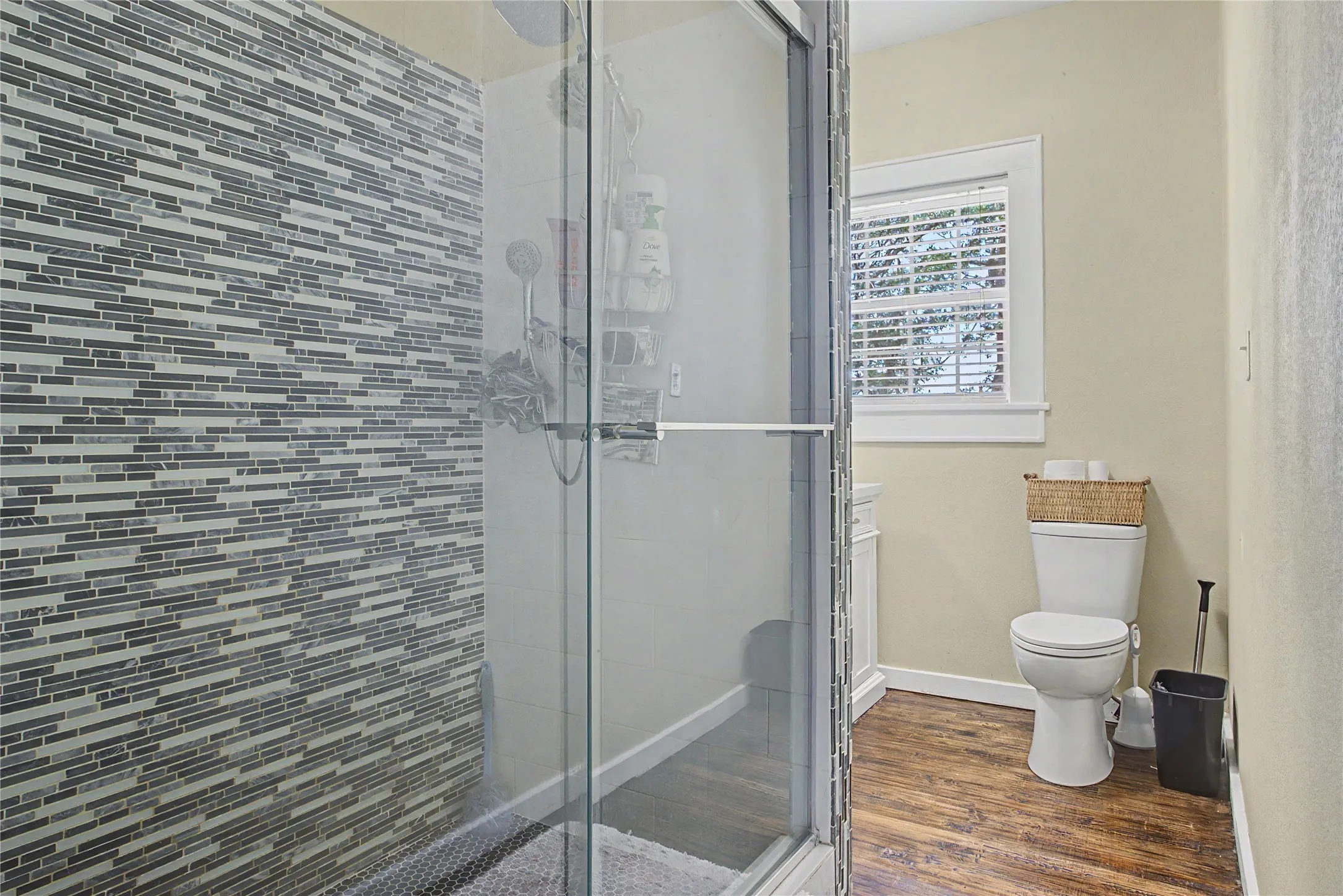 Single Family Residence For Sale in Tarrant County , 7921 White Settlement Road, White Settlement, Texas 76108, 3 Bedroom, 3 Bathroom, 2 Garage spaces, 3,075 Sqft, built in 1940, mls#21311697, Real Estate Agent in White Settlement, Homes For Sale in Tarrant county, Homes For Sale in White Settlement, Realtor in White Settlement Texas, Real Estate Brokerage Independent Realty Texas, Luminita Cordes Realtor