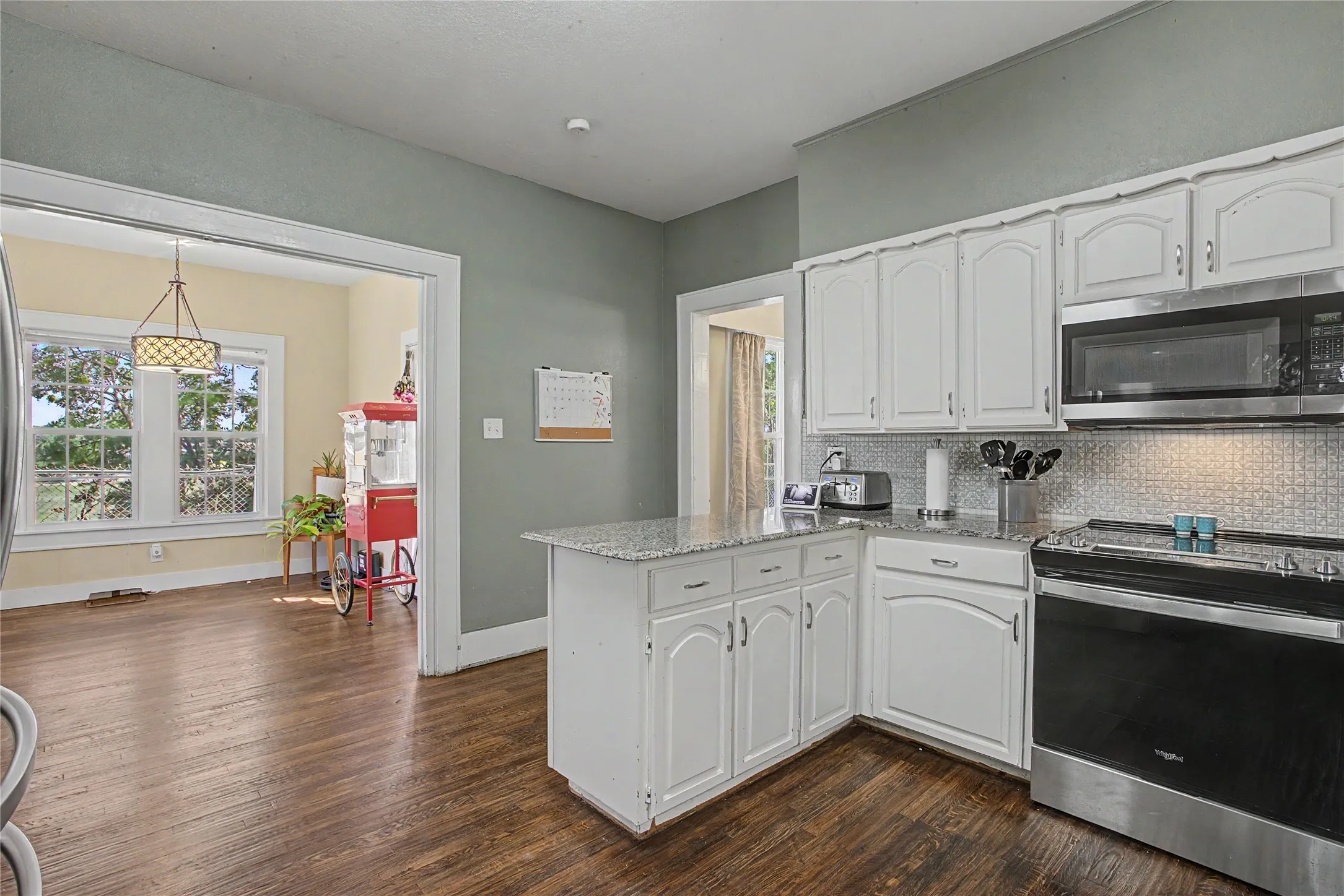 Single Family Residence For Sale in Tarrant County , 7921 White Settlement Road, White Settlement, Texas 76108, 3 Bedroom, 3 Bathroom, 2 Garage spaces, 3,075 Sqft, built in 1940, mls#21311697, Real Estate Agent in White Settlement, Homes For Sale in Tarrant county, Homes For Sale in White Settlement, Realtor in White Settlement Texas, Real Estate Brokerage Independent Realty Texas, Luminita Cordes Realtor