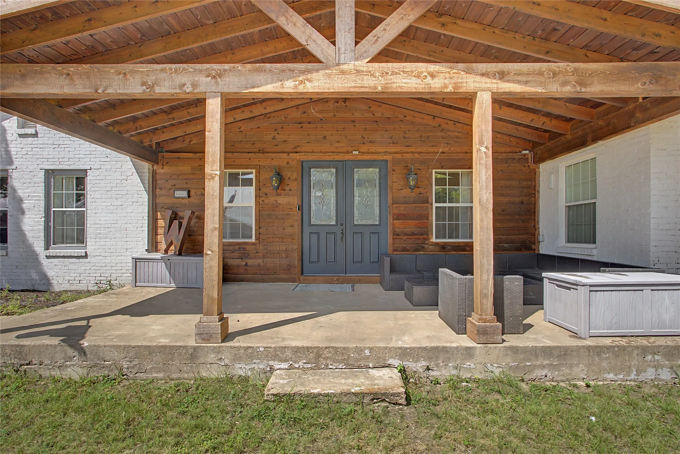 Single Family Residence For Sale in Tarrant County , 7921 White Settlement Road, White Settlement, Texas 76108, 3 Bedroom, 3 Bathroom, 2 Garage spaces, 3,075 Sqft, built in 1940, mls#21311697, Real Estate Agent in White Settlement, Homes For Sale in Tarrant county, Homes For Sale in White Settlement, Realtor in White Settlement Texas, Real Estate Brokerage Independent Realty Texas, Luminita Cordes Realtor