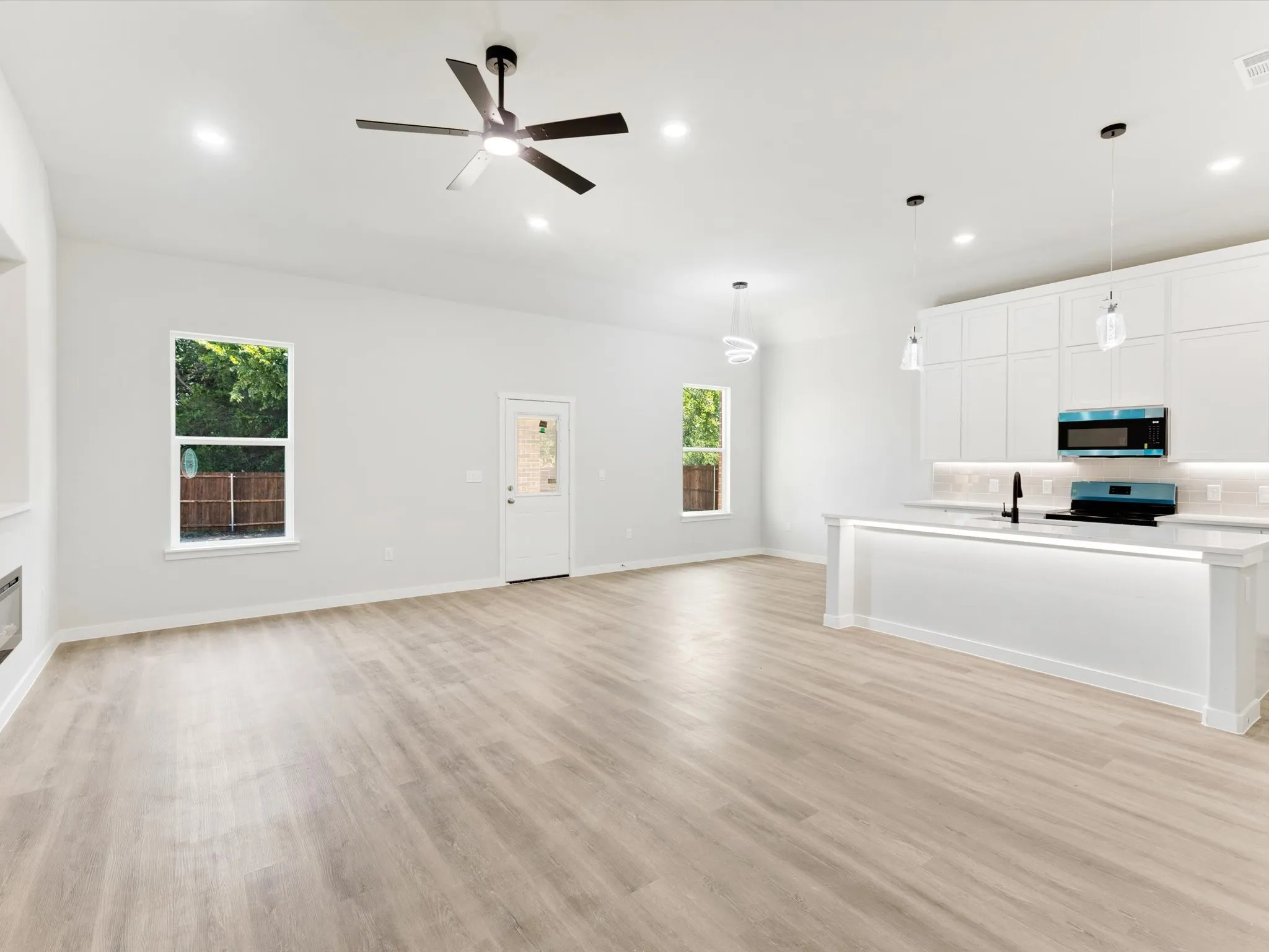 Single Family Residence For Sale in Kaufman County , 114 Miller Road, Kemp, Texas 75143, 4 Bedroom, 3 Bathroom, 2 Garage spaces, 1,942 Sqft, built in 2026, mls#21312639, Real Estate Agent in Kemp, Homes For Sale in Kaufman county, Homes For Sale in Kemp, Realtor in Kemp Texas, Real Estate Brokerage Independent Realty Texas, Luminita Cordes Realtor