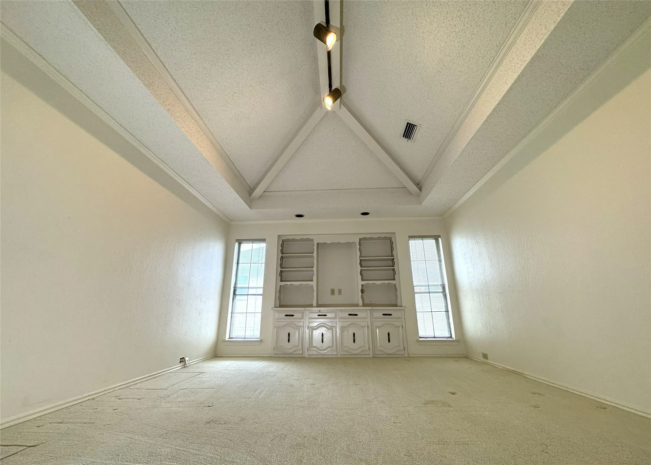 Single Family Residence For Sale in Collin County , 4220 Brooktree Lane, Dallas, Texas 75287, 4 Bedroom, 3 Bathroom, 2 Garage spaces, 2,893 Sqft, built in 1979, mls#21275427, Real Estate Agent in Dallas, Homes For Sale in Collin county, Homes For Sale in Dallas, Realtor in Dallas Texas, Real Estate Brokerage Independent Realty Texas, Luminita Cordes Realtor