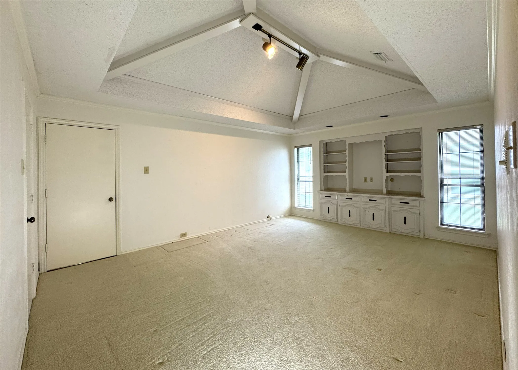 Single Family Residence For Sale in Collin County , 4220 Brooktree Lane, Dallas, Texas 75287, 4 Bedroom, 3 Bathroom, 2 Garage spaces, 2,893 Sqft, built in 1979, mls#21275427, Real Estate Agent in Dallas, Homes For Sale in Collin county, Homes For Sale in Dallas, Realtor in Dallas Texas, Real Estate Brokerage Independent Realty Texas, Luminita Cordes Realtor