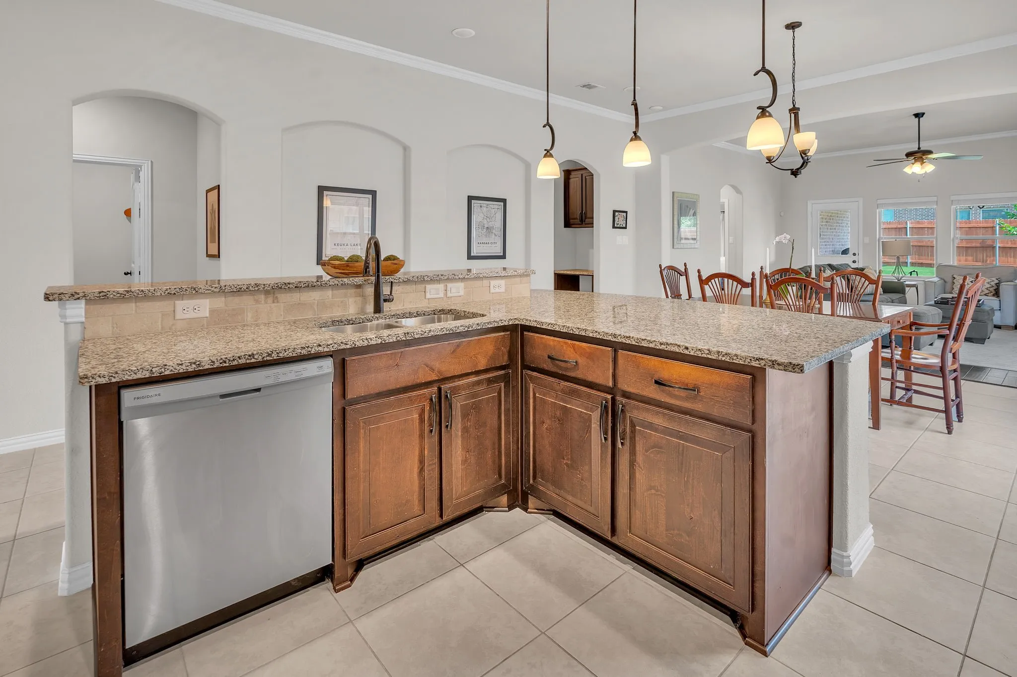 Single Family Residence For Sale in Tarrant County , 7220 Tesoro Trail, Fort Worth, Texas 76131, 3 Bedroom, 2 Bathroom, 2 Garage spaces, 2,195 Sqft, built in 2019, mls#21309019, Real Estate Agent in Fort Worth, Homes For Sale in Tarrant county, Homes For Sale in Fort Worth, Realtor in Fort Worth Texas, Real Estate Brokerage Independent Realty Texas, Luminita Cordes Realtor