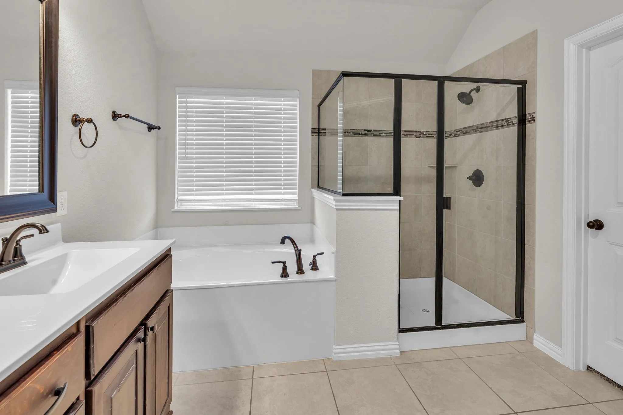 Single Family Residence For Sale in Tarrant County , 7220 Tesoro Trail, Fort Worth, Texas 76131, 3 Bedroom, 2 Bathroom, 2 Garage spaces, 2,195 Sqft, built in 2019, mls#21309019, Real Estate Agent in Fort Worth, Homes For Sale in Tarrant county, Homes For Sale in Fort Worth, Realtor in Fort Worth Texas, Real Estate Brokerage Independent Realty Texas, Luminita Cordes Realtor