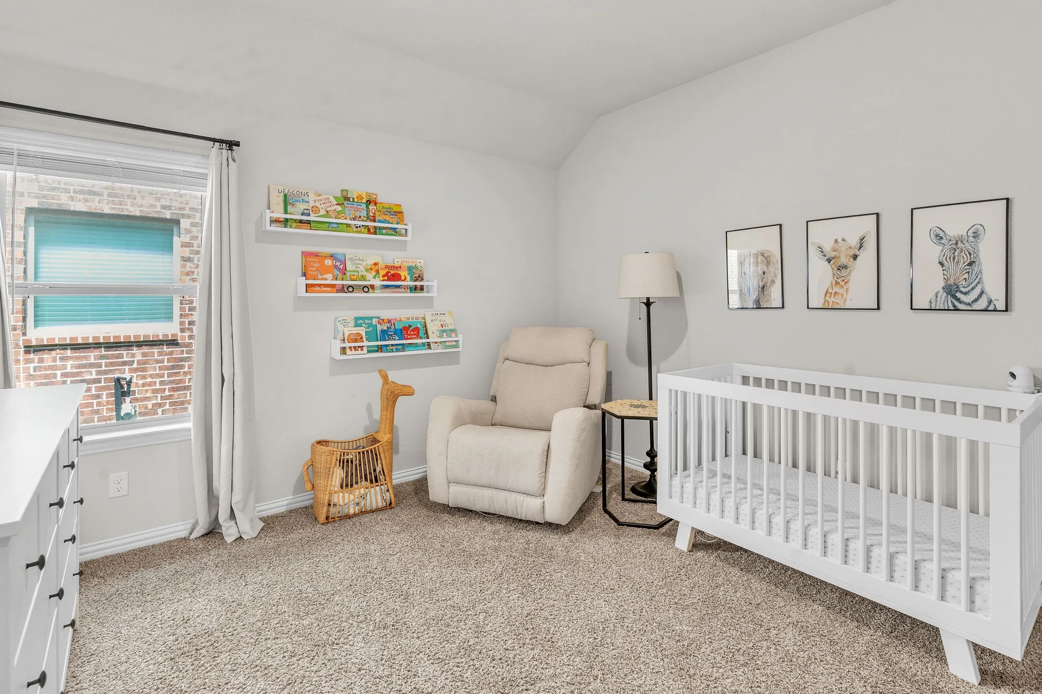 Single Family Residence For Sale in Tarrant County , 7220 Tesoro Trail, Fort Worth, Texas 76131, 3 Bedroom, 2 Bathroom, 2 Garage spaces, 2,195 Sqft, built in 2019, mls#21309019, Real Estate Agent in Fort Worth, Homes For Sale in Tarrant county, Homes For Sale in Fort Worth, Realtor in Fort Worth Texas, Real Estate Brokerage Independent Realty Texas, Luminita Cordes Realtor