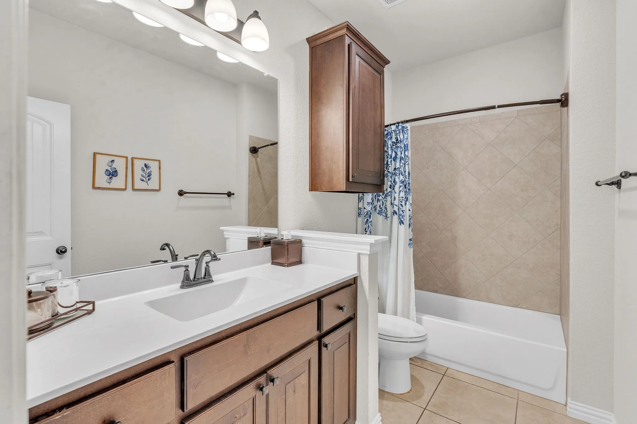 Single Family Residence For Sale in Tarrant County , 7220 Tesoro Trail, Fort Worth, Texas 76131, 3 Bedroom, 2 Bathroom, 2 Garage spaces, 2,195 Sqft, built in 2019, mls#21309019, Real Estate Agent in Fort Worth, Homes For Sale in Tarrant county, Homes For Sale in Fort Worth, Realtor in Fort Worth Texas, Real Estate Brokerage Independent Realty Texas, Luminita Cordes Realtor