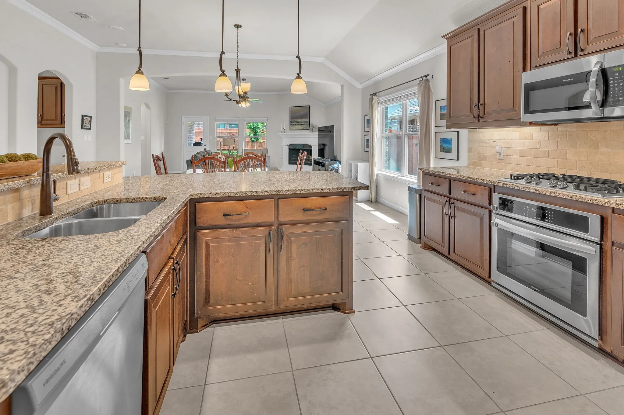 Single Family Residence For Sale in Tarrant County , 7220 Tesoro Trail, Fort Worth, Texas 76131, 3 Bedroom, 2 Bathroom, 2 Garage spaces, 2,195 Sqft, built in 2019, mls#21309019, Real Estate Agent in Fort Worth, Homes For Sale in Tarrant county, Homes For Sale in Fort Worth, Realtor in Fort Worth Texas, Real Estate Brokerage Independent Realty Texas, Luminita Cordes Realtor
